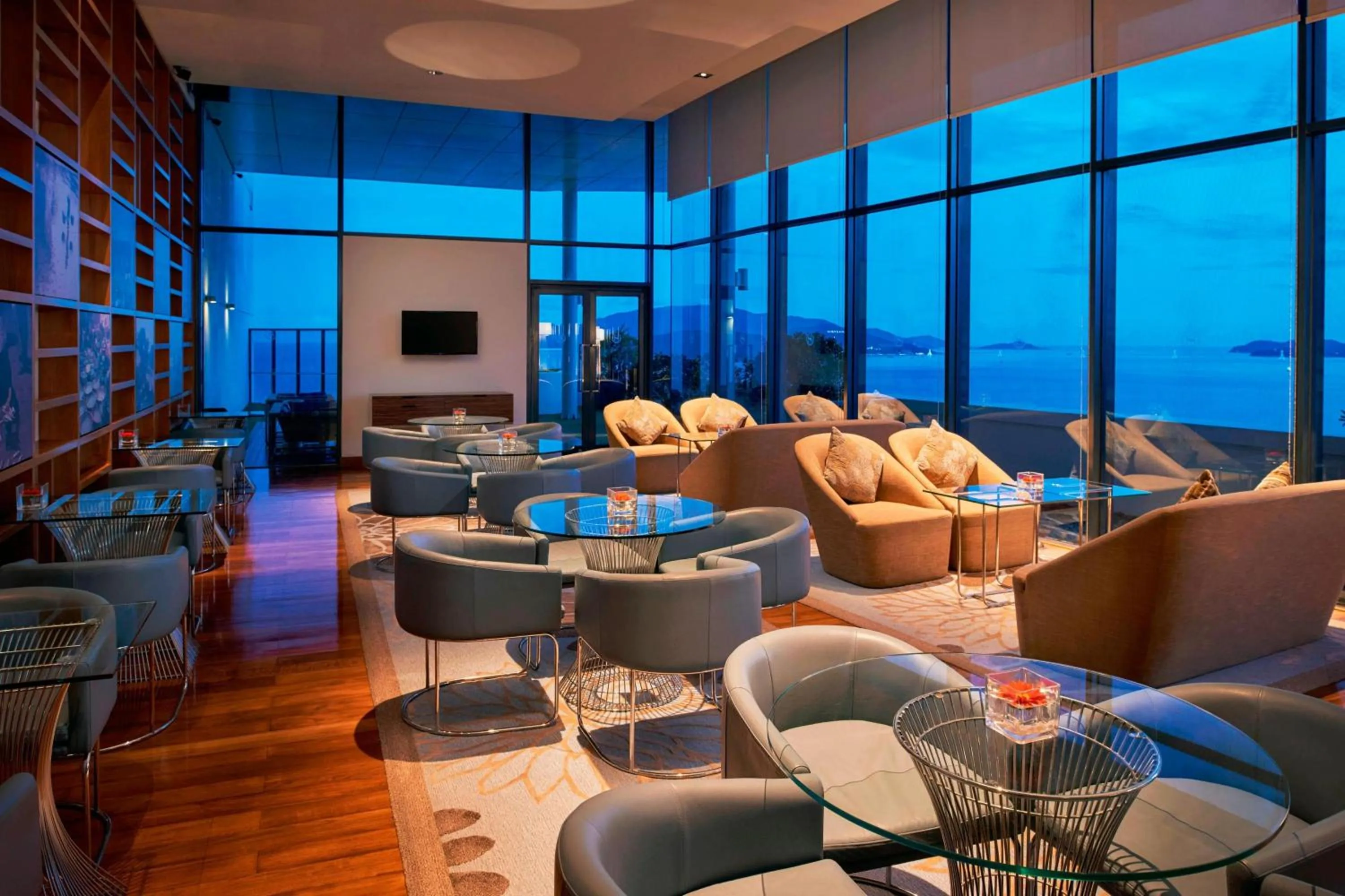 Lounge or bar in Sheraton Nha Trang Hotel & Spa