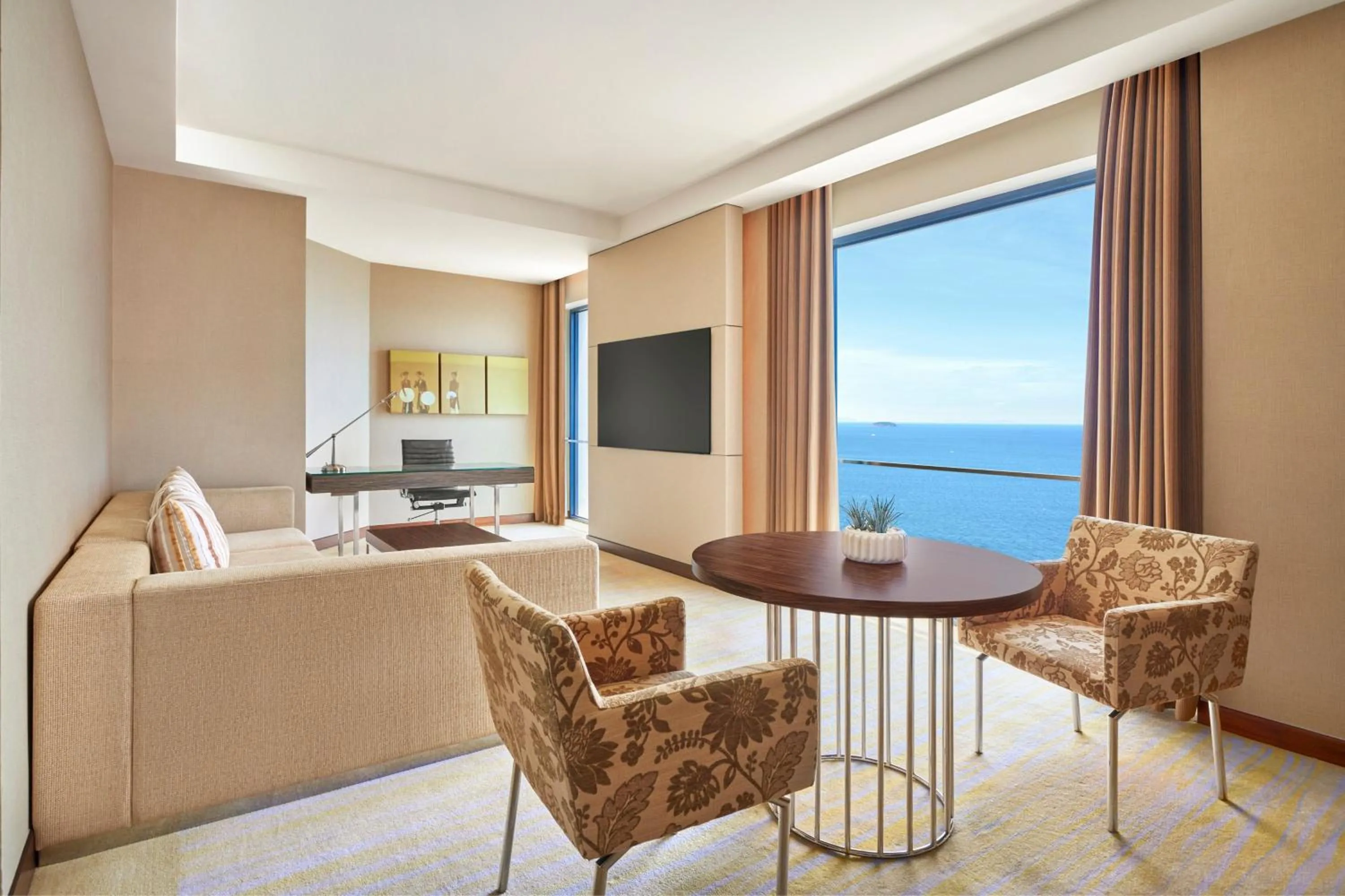 Living room in Sheraton Nha Trang Hotel & Spa