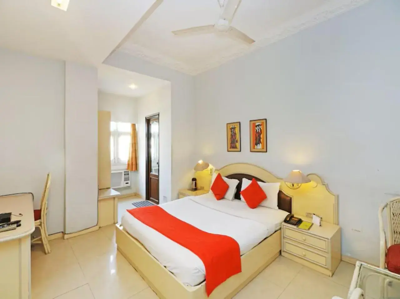 Photo of the whole room, Bed in Park Palace Hotel Photo of the whole room, Bed in Park Palace Hotel