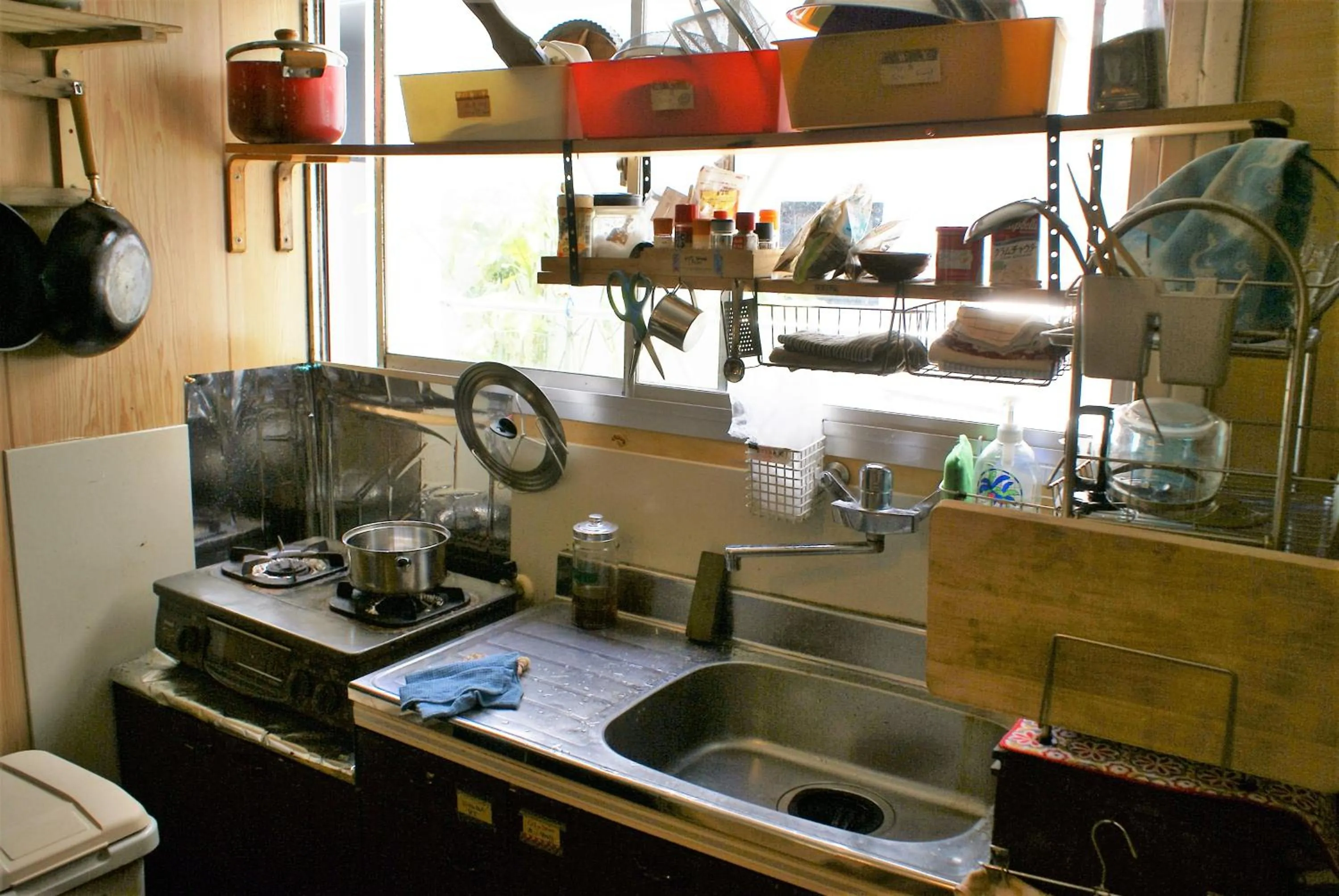 Communal kitchen in Minshuku Agaihama