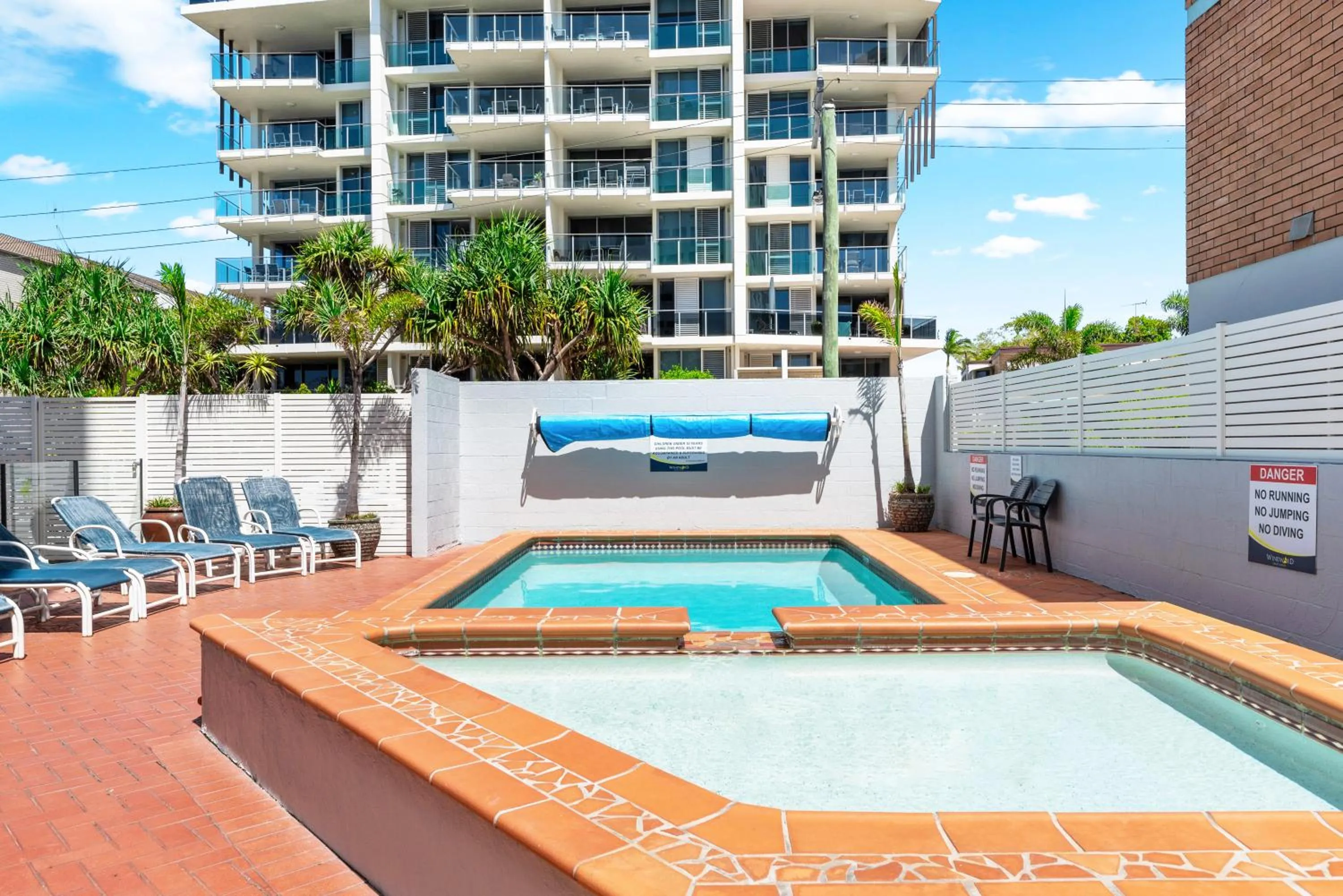 Swimming pool in Windward Apartments