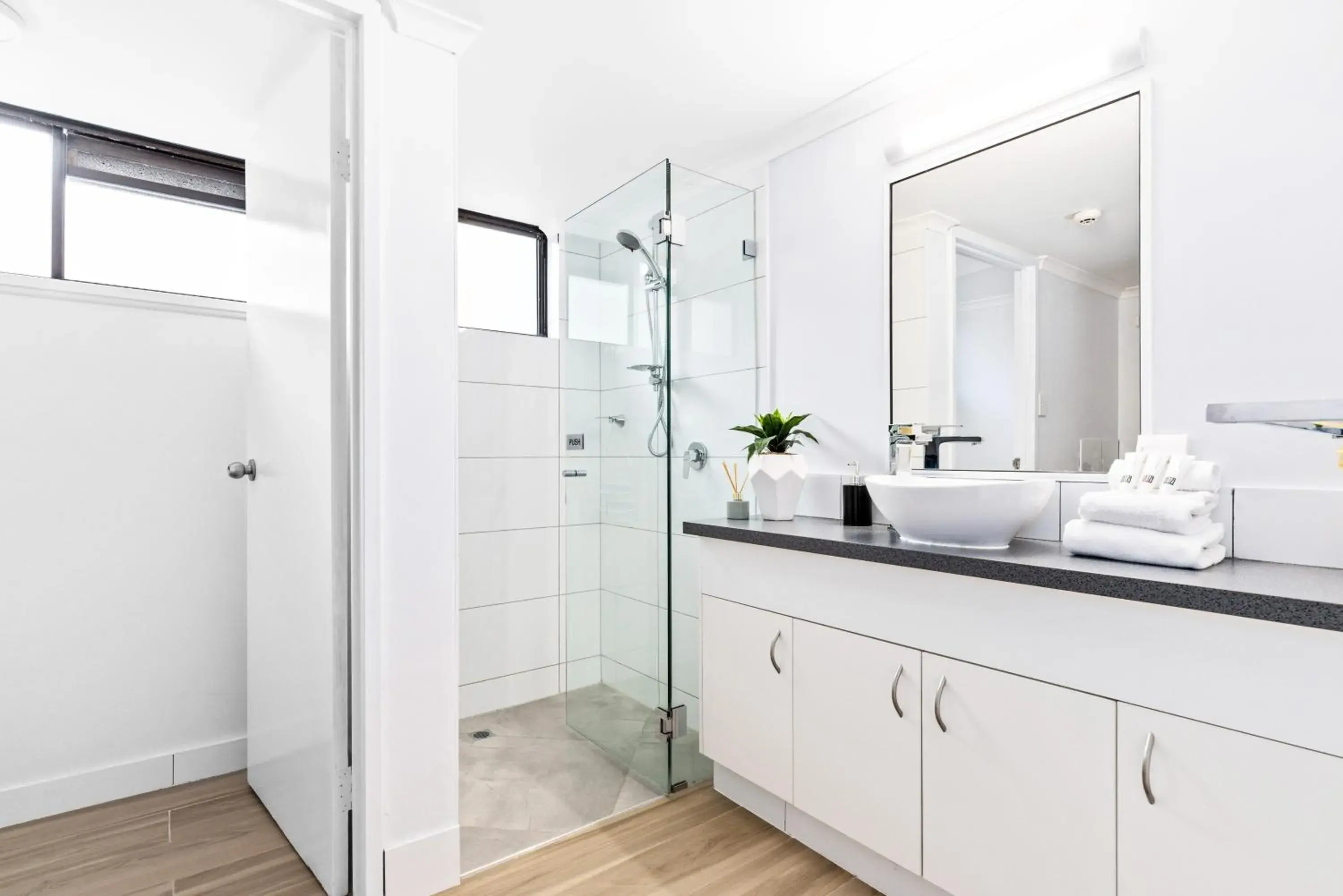 Bathroom in Windward Apartments Bathroom in Windward Apartments