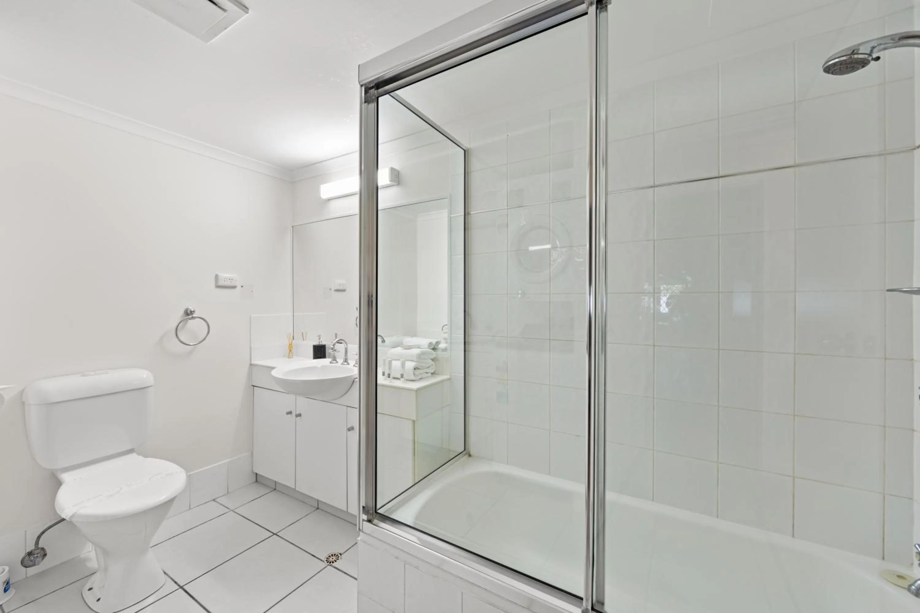 Bathroom in Windward Apartments