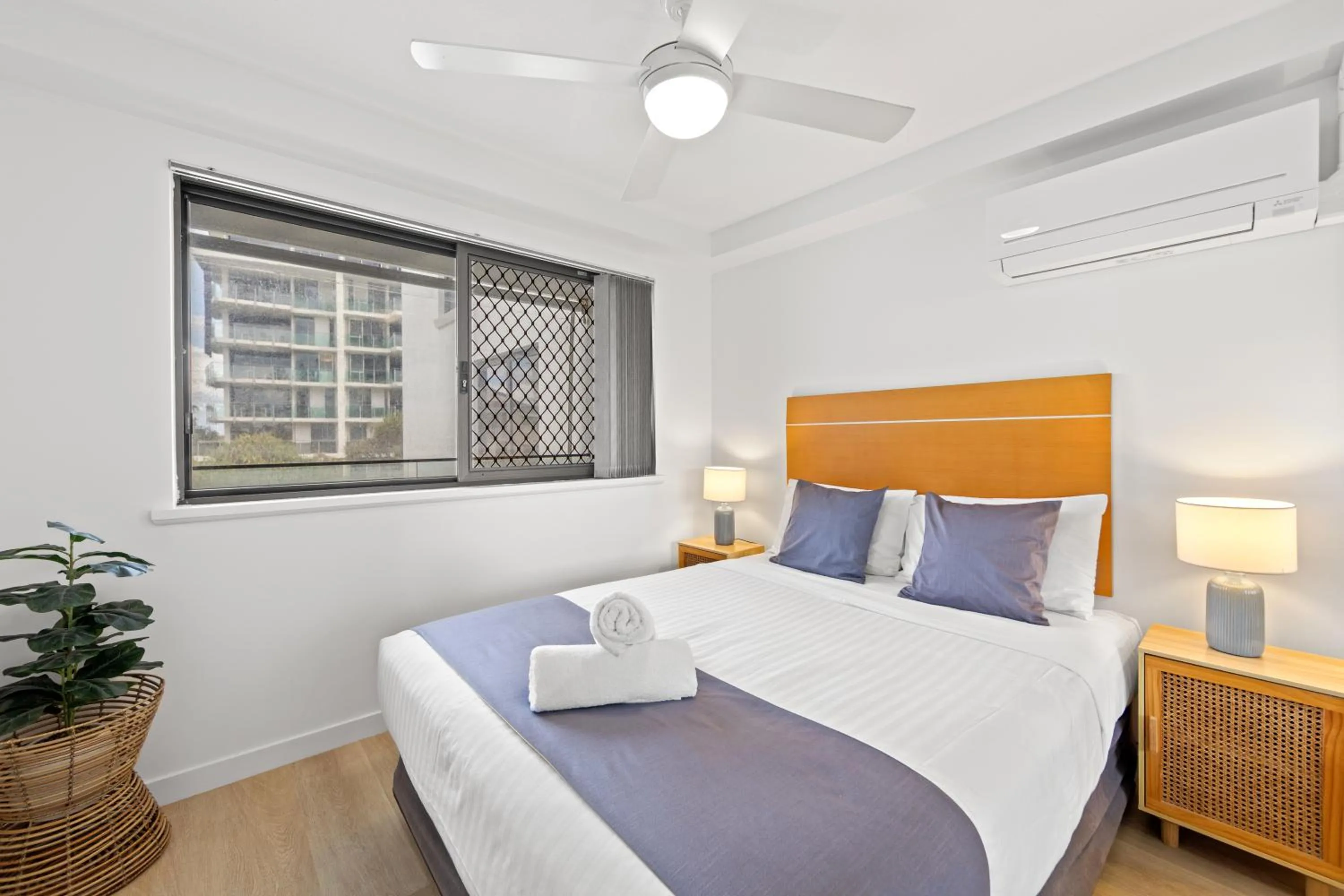 Bed in Windward Apartments