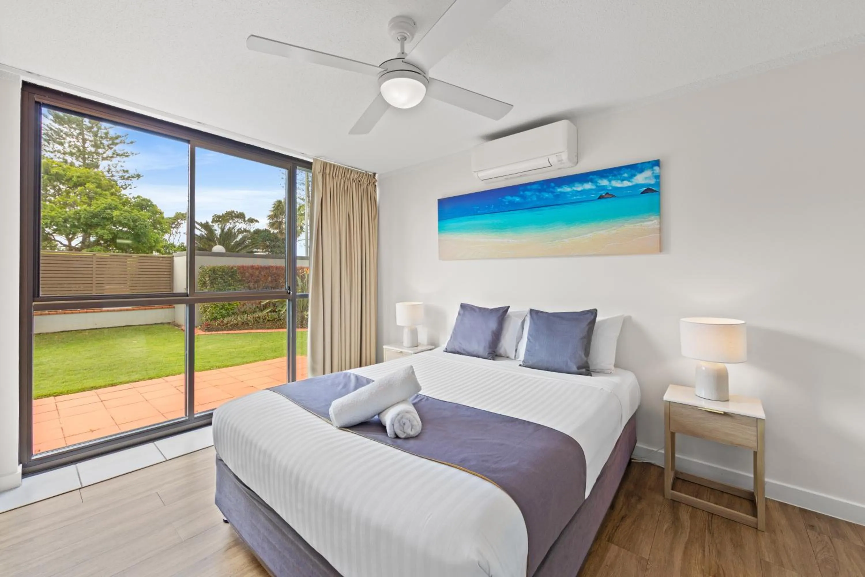 Bed in Windward Apartments