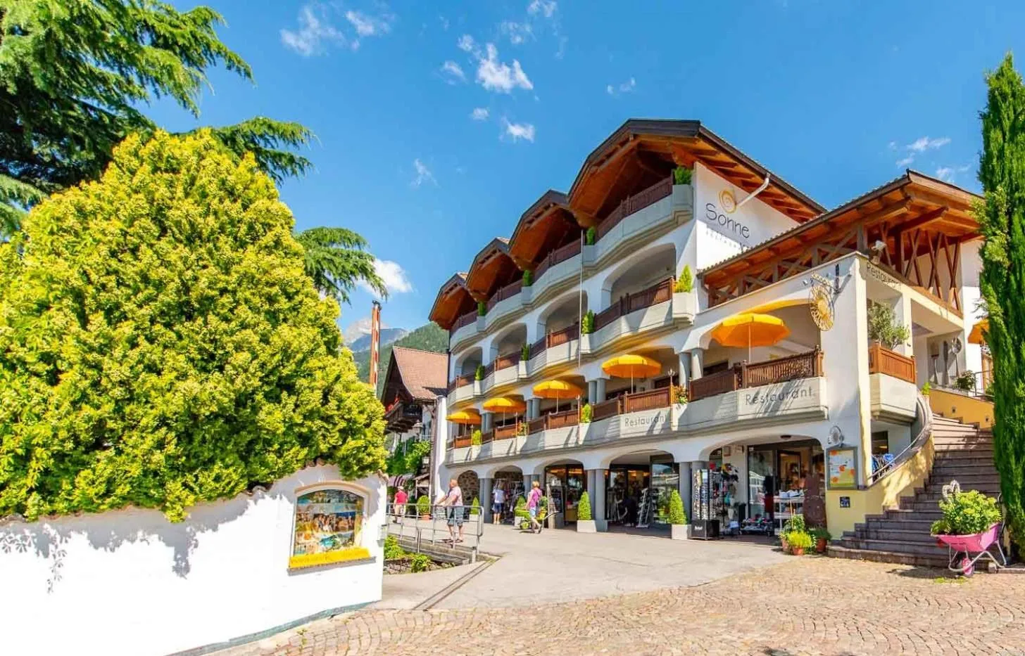 Property building in Small Hotel Sonne