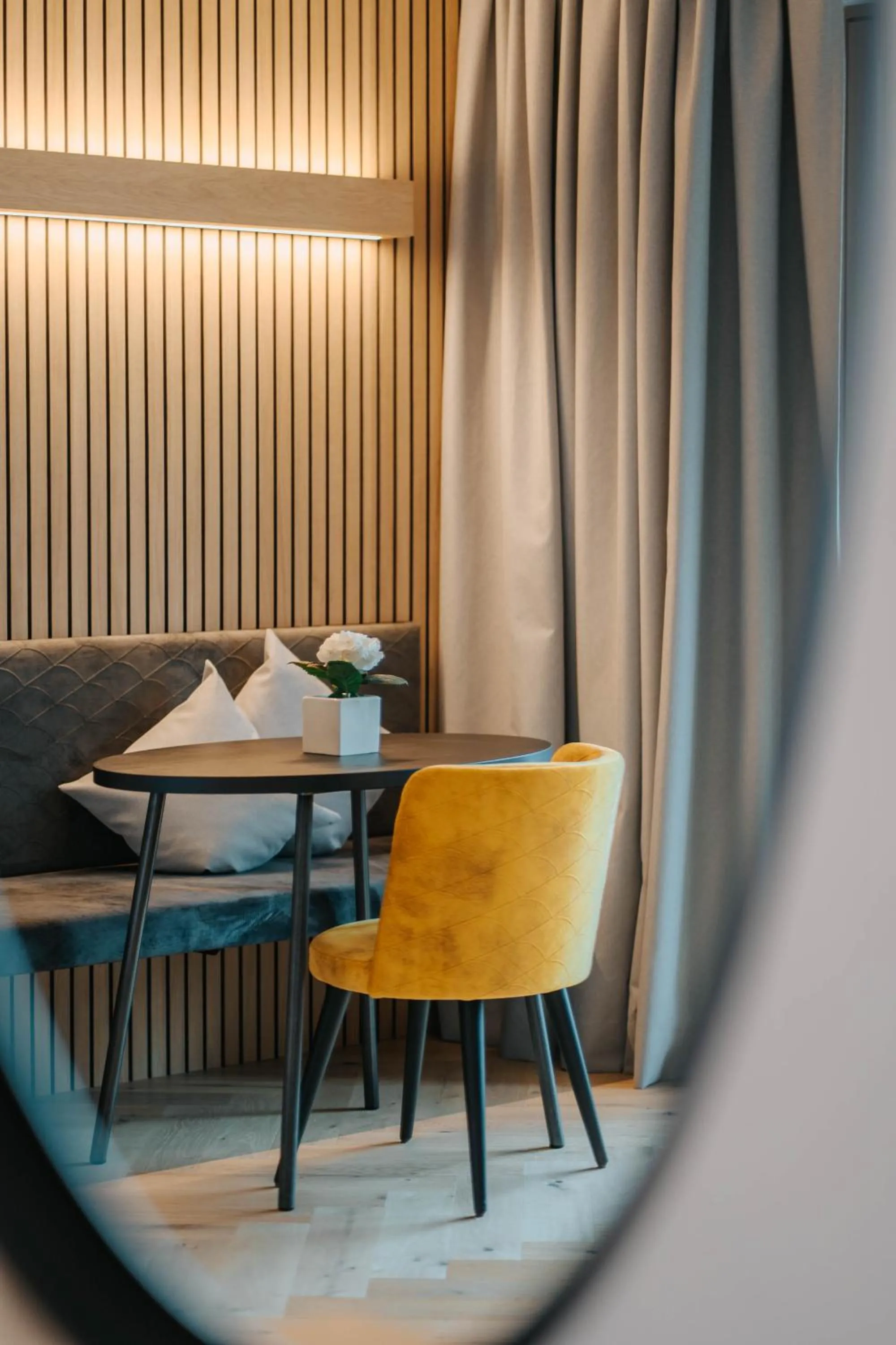 Living room, Bed in Small Hotel Sonne