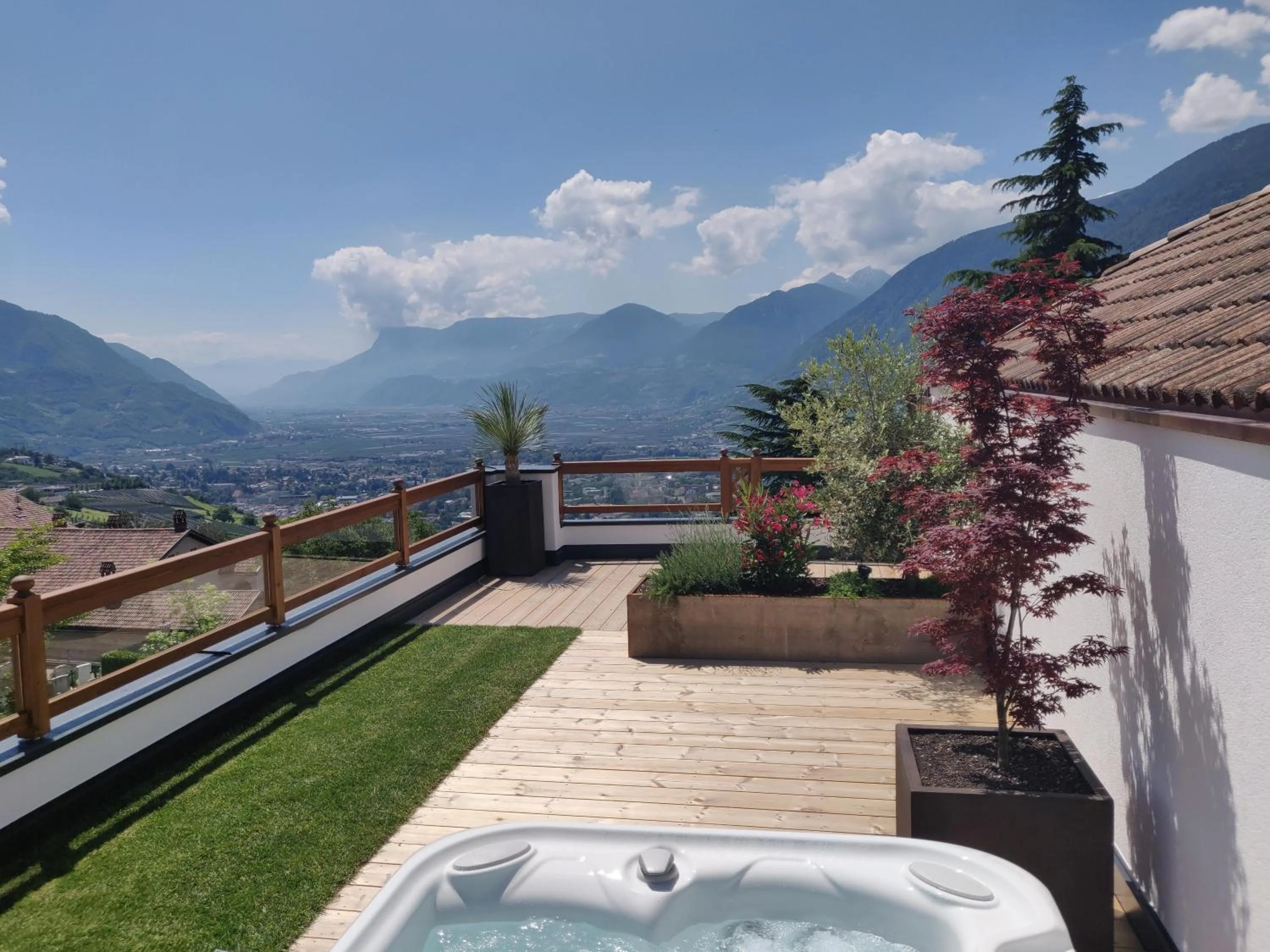 Garden in Small Hotel Sonne