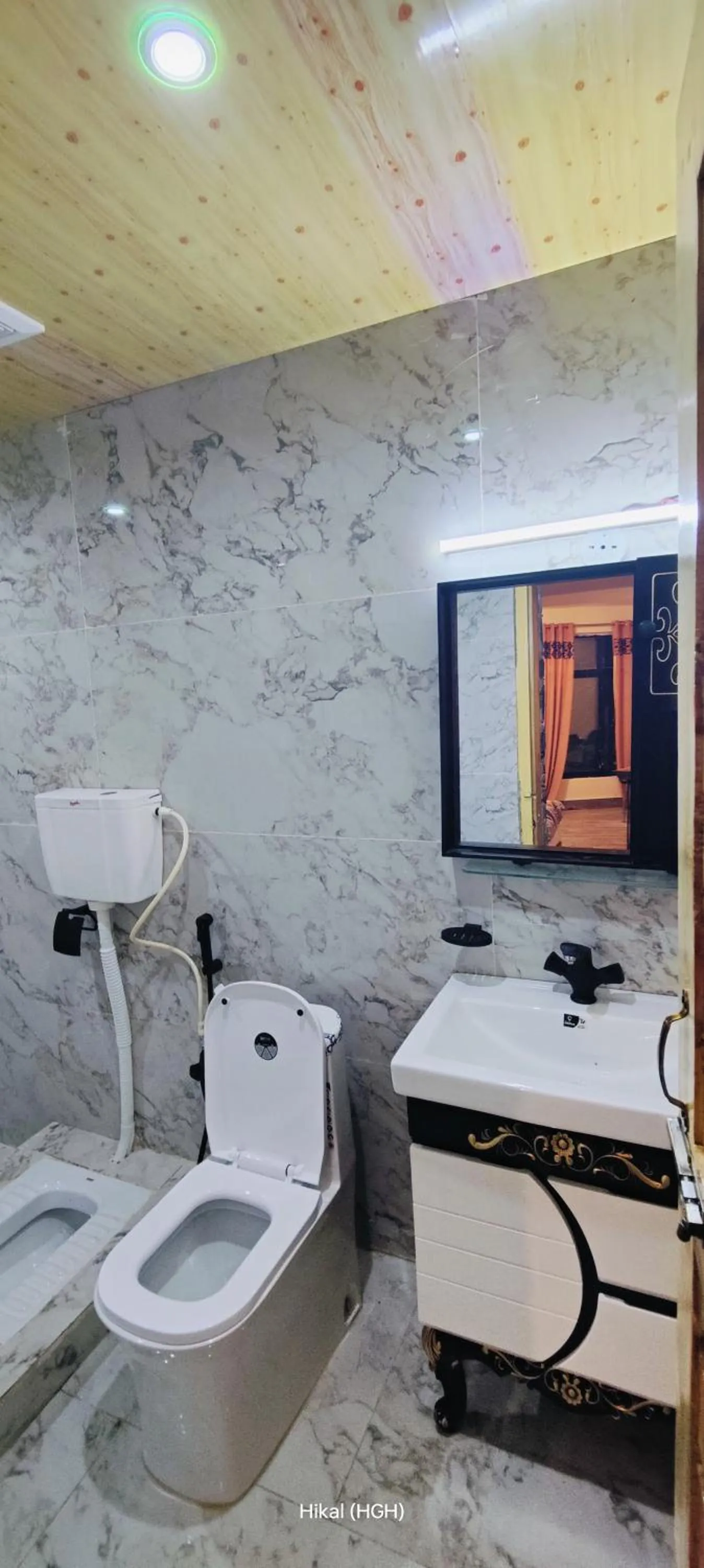 Toilet in Hikal Guest House