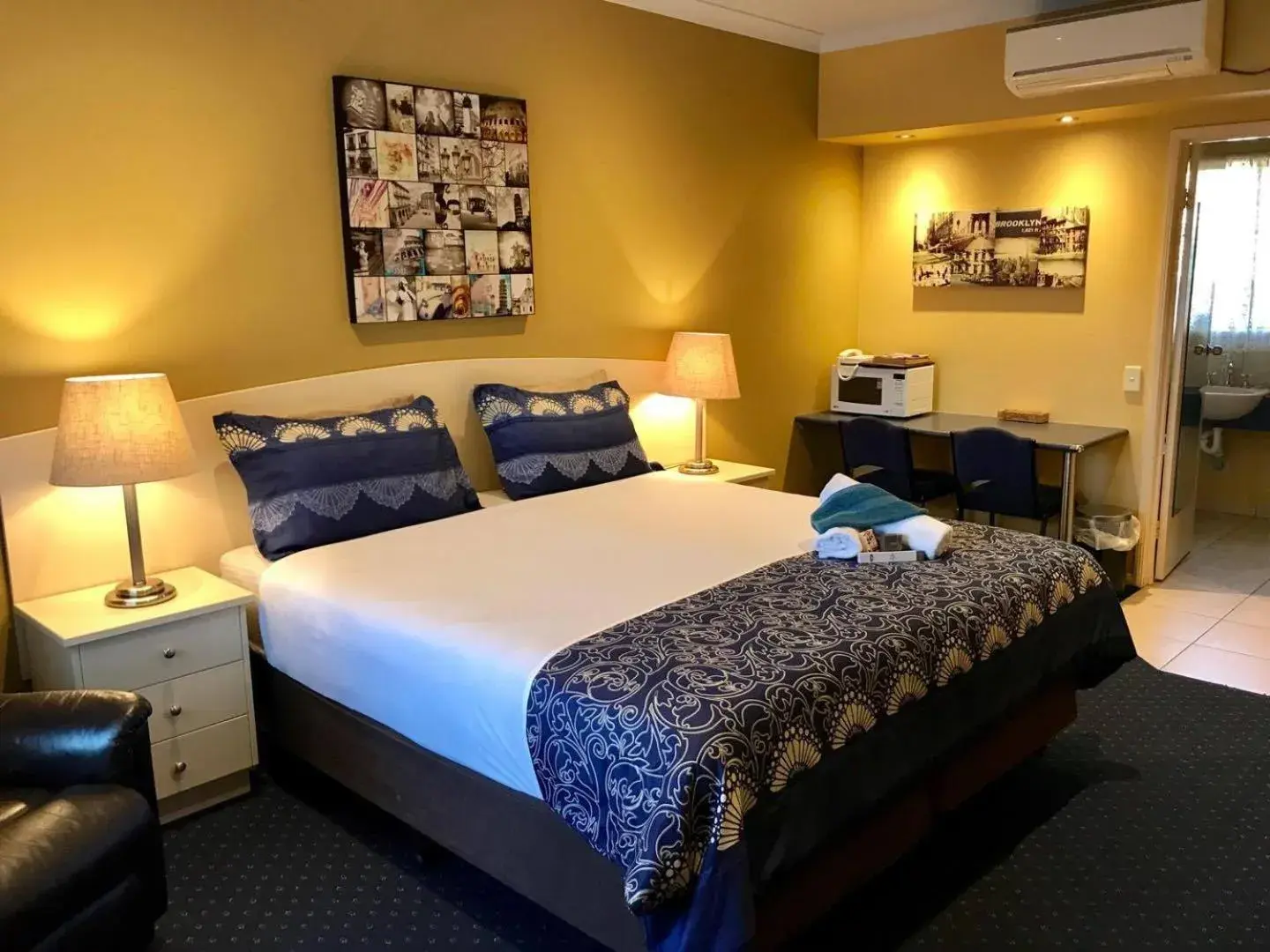 Deluxe King Suite in Kyabram Motor Inn Deluxe King Suite in Kyabram Motor Inn