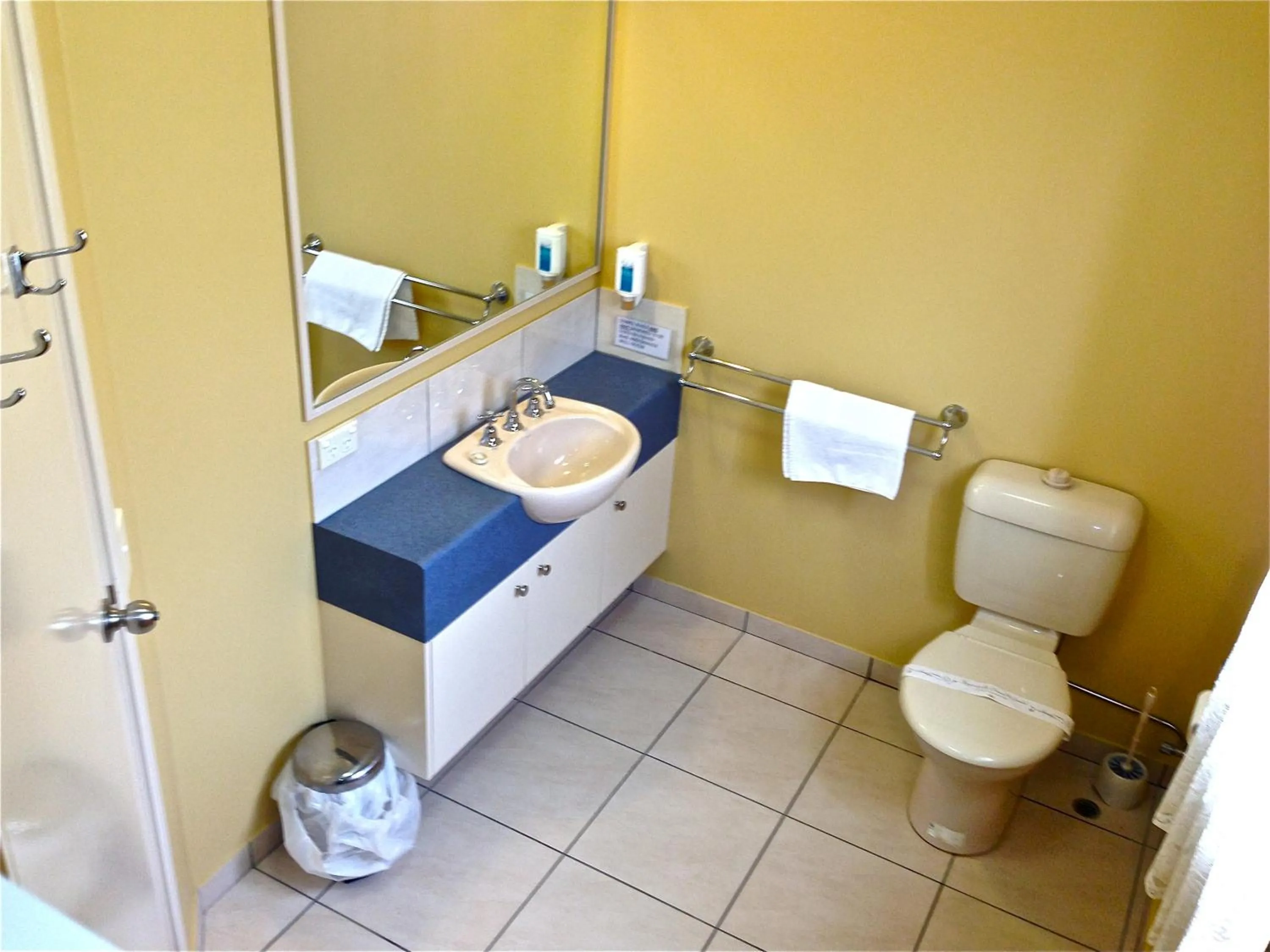 Bathroom in Kyabram Motor Inn