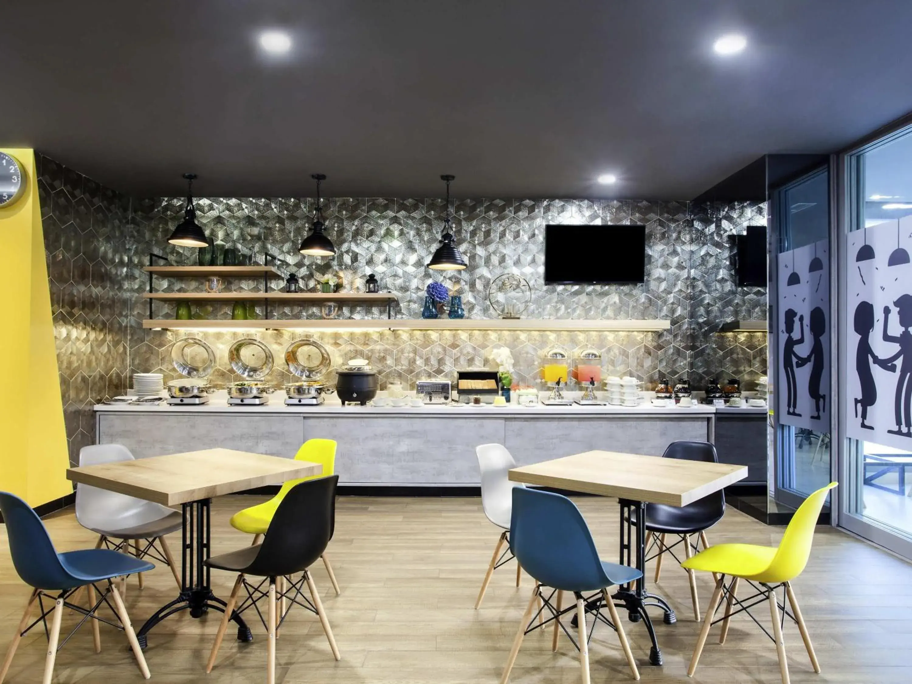 Restaurant/places to eat in ibis budget Surabaya Diponegoro Restaurant/places to eat in ibis budget Surabaya Diponegoro