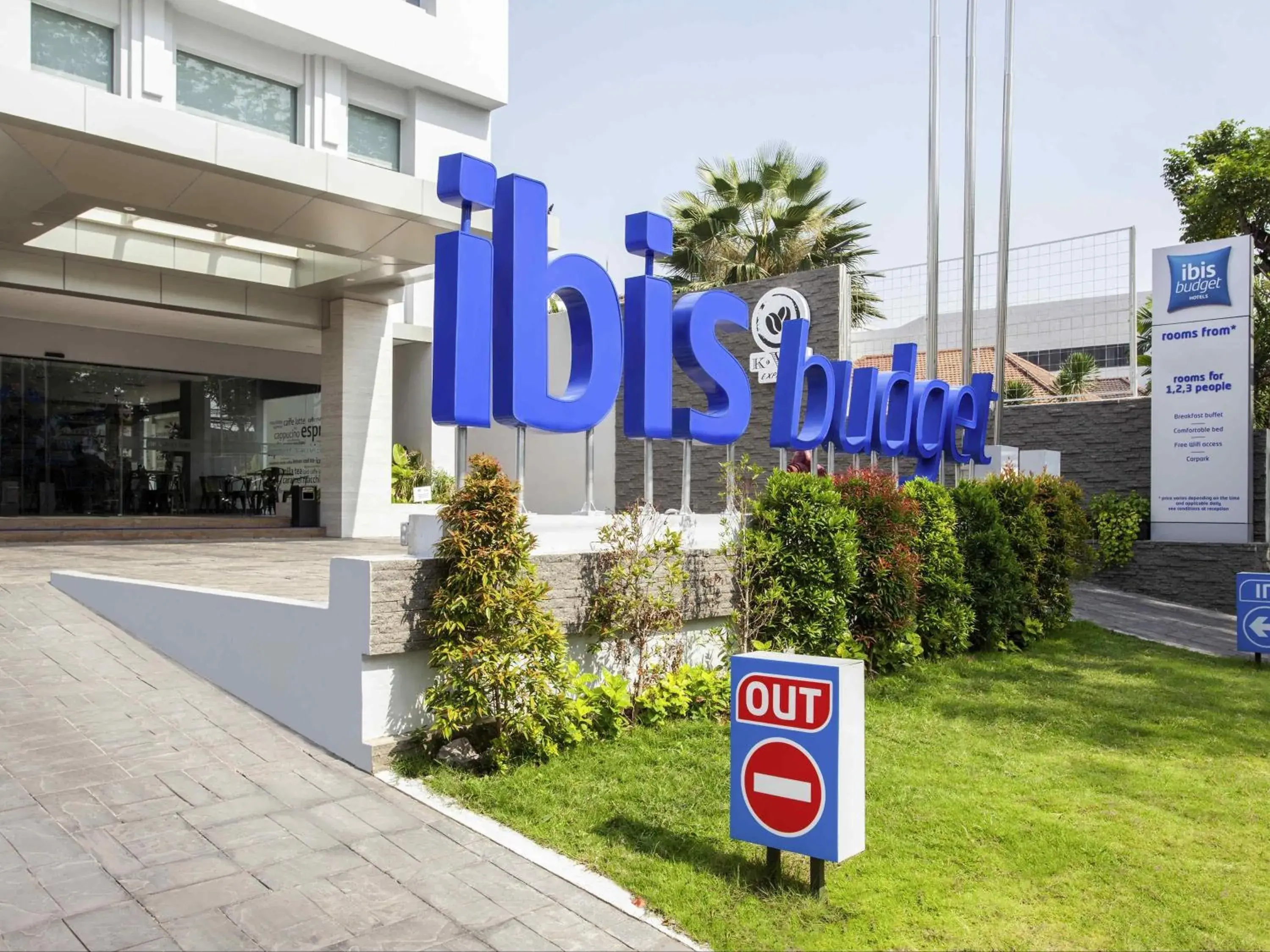 Property building in ibis budget Surabaya Diponegoro Property building in ibis budget Surabaya Diponegoro