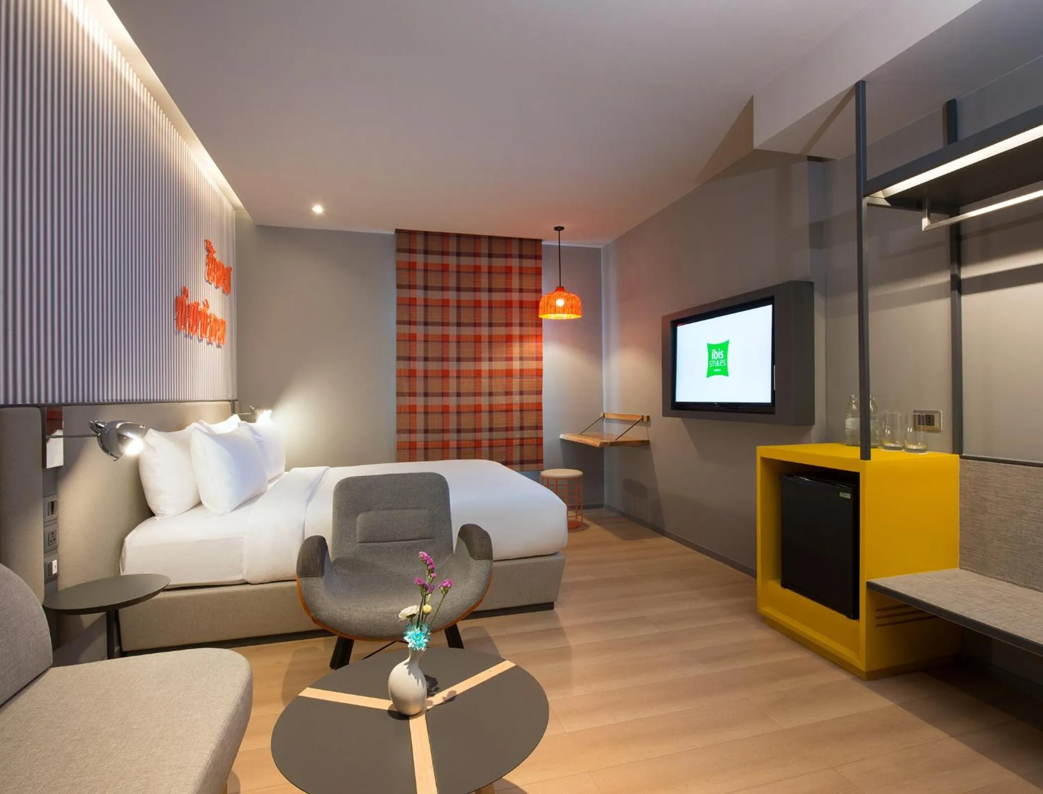 Photo of the whole room, Bed in ibis Styles Bangkok Sukhumvit 4