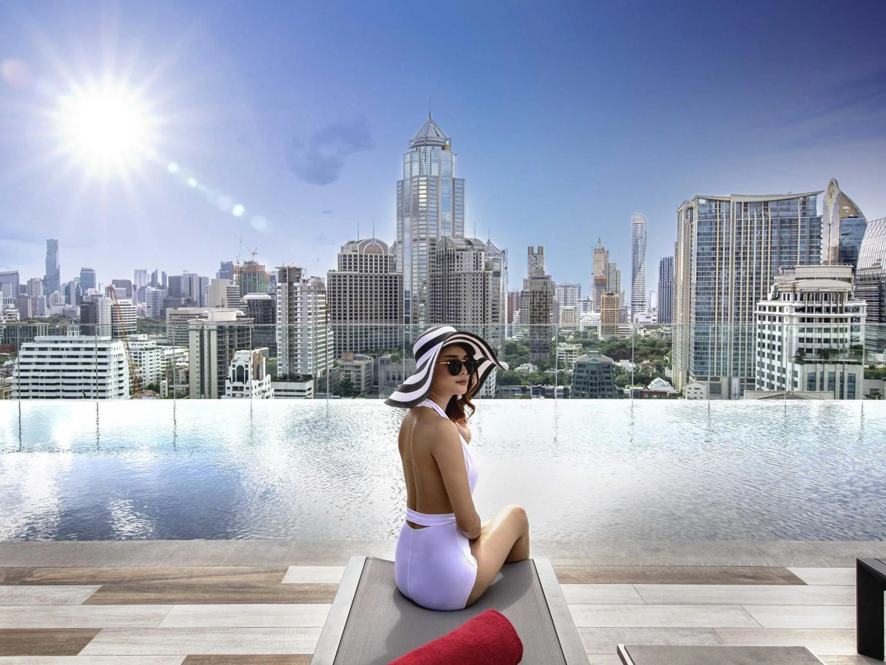 Pool view in Novotel Bangkok Sukhumvit 4