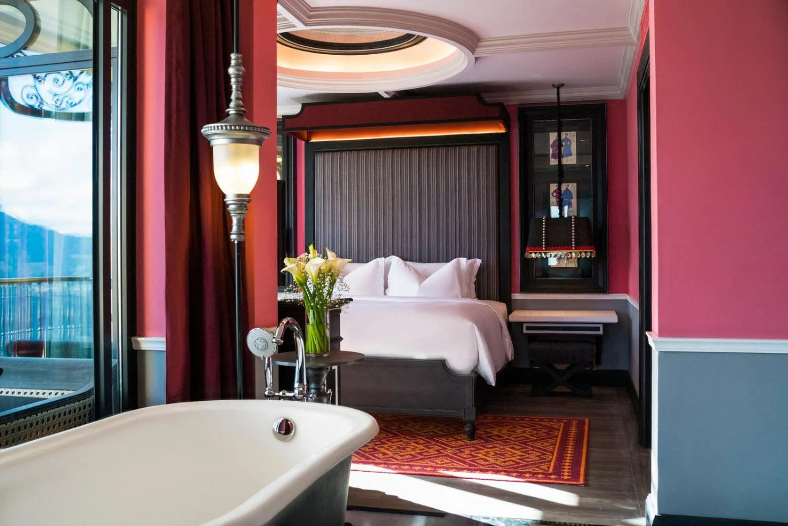 Shower, Bed in Hotel de la Coupole - MGallery