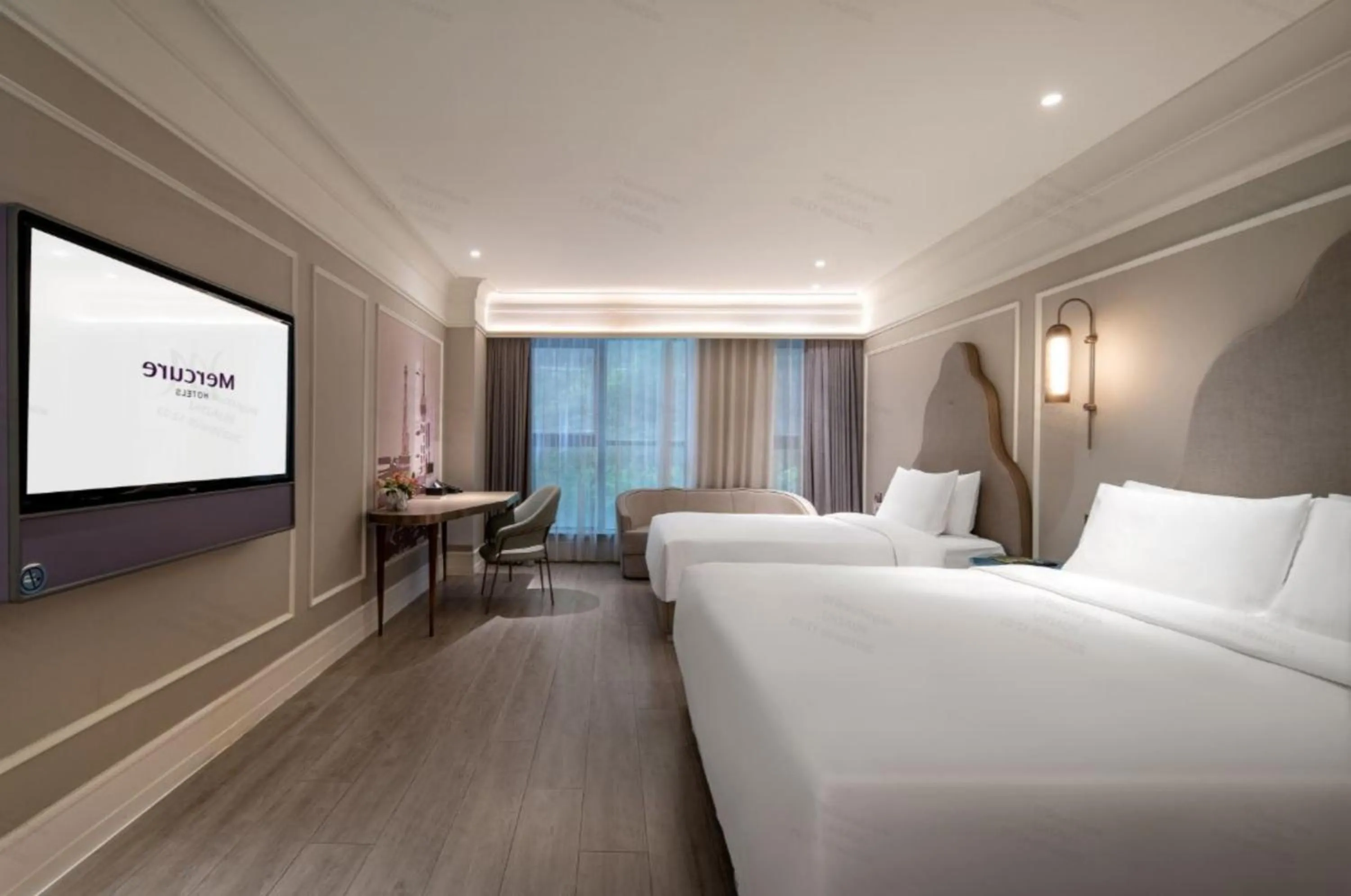 Bed in Mercure Shanghai Yu Garden On the Bund - 5 mins taxi to Nanjing Road and Bund