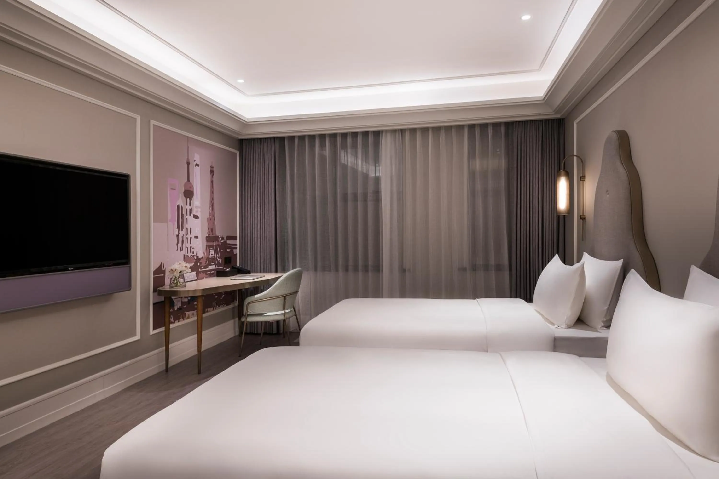 TV and multimedia, Bed in Mercure Shanghai Yu Garden On the Bund - 5 mins taxi to Nanjing Road and Bund