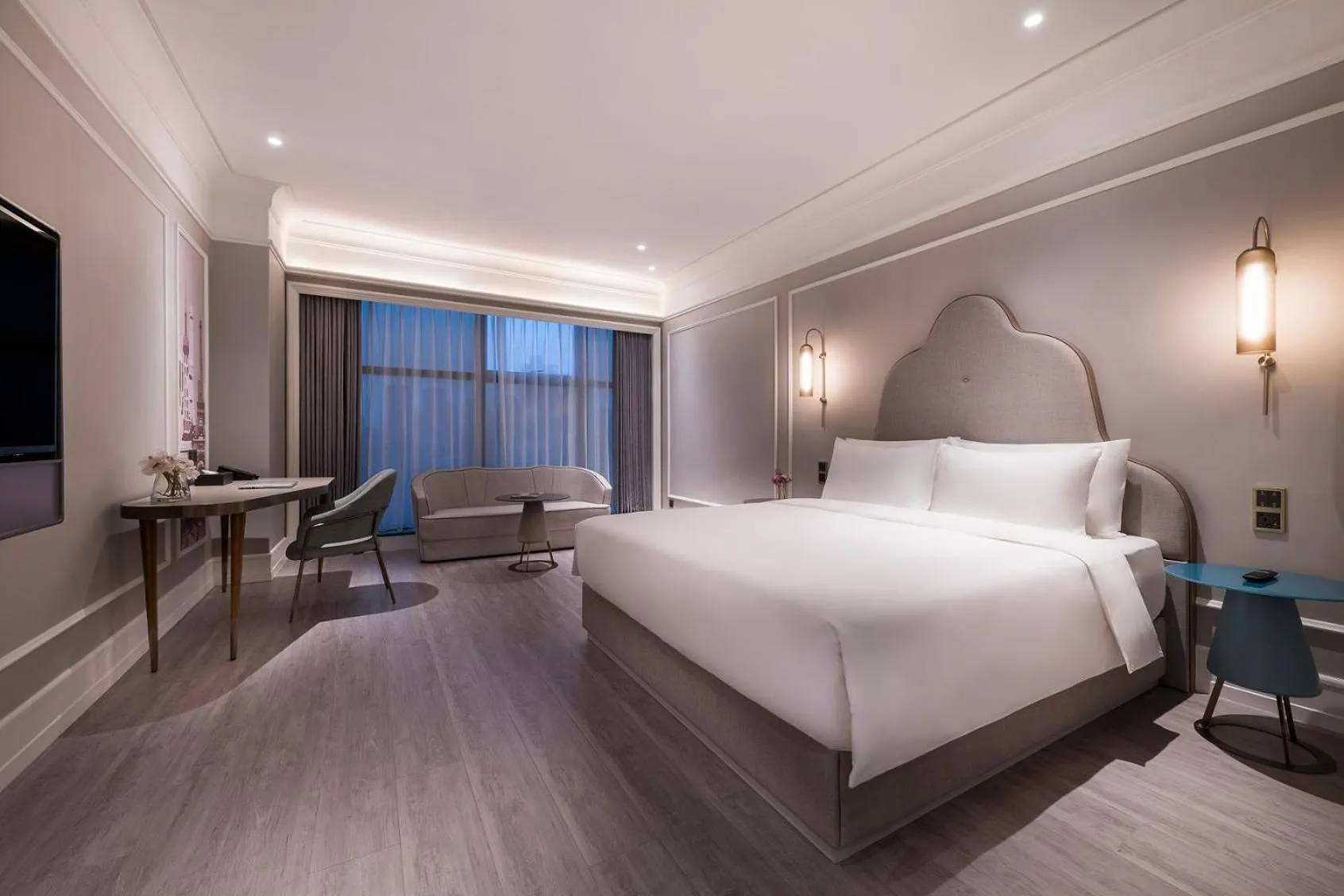 Decorative detail, Bed in Mercure Shanghai Yu Garden On the Bund - 5 mins taxi to Nanjing Road and Bund