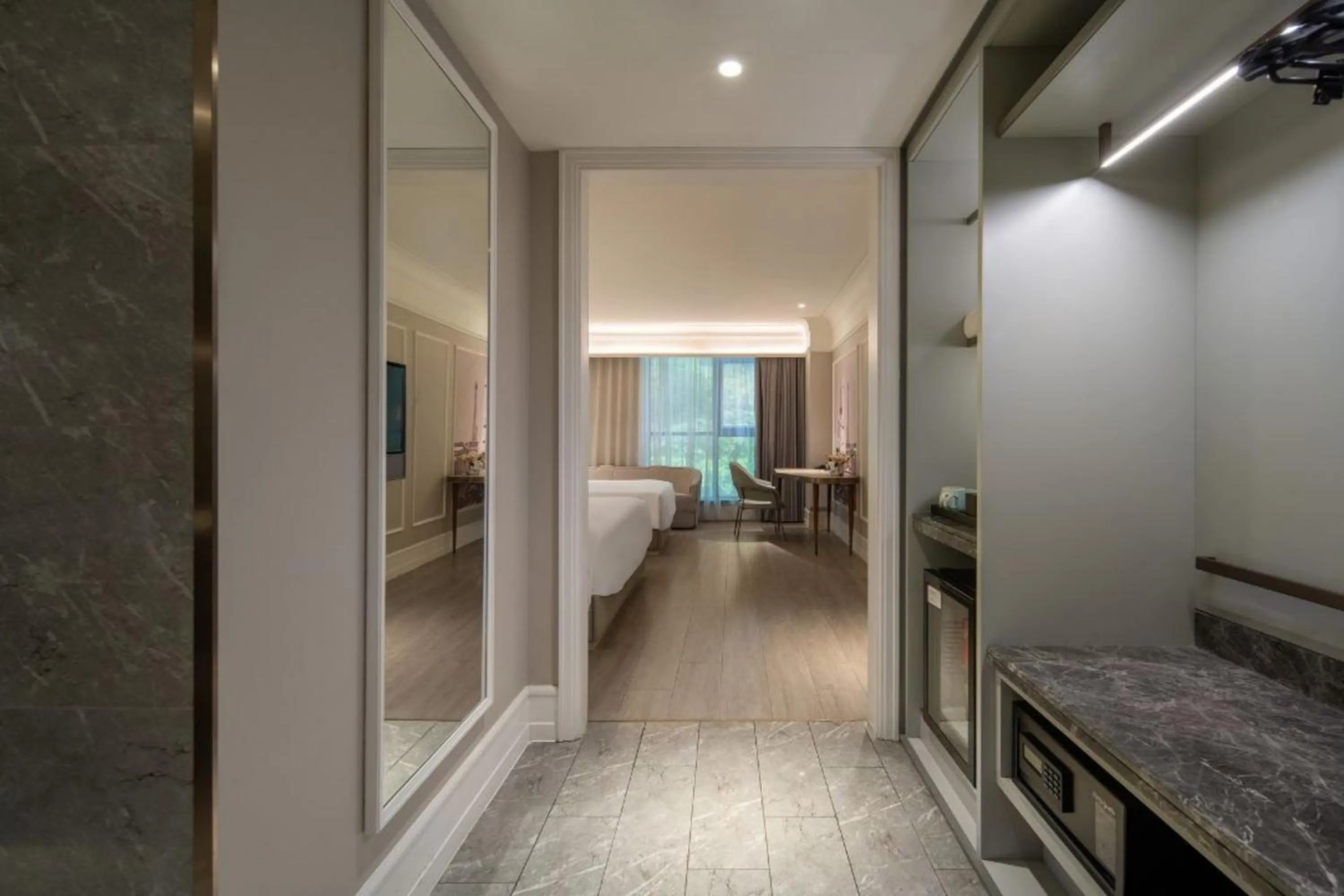 Bed in Mercure Shanghai Yu Garden On the Bund - 5 mins taxi to Nanjing Road and Bund