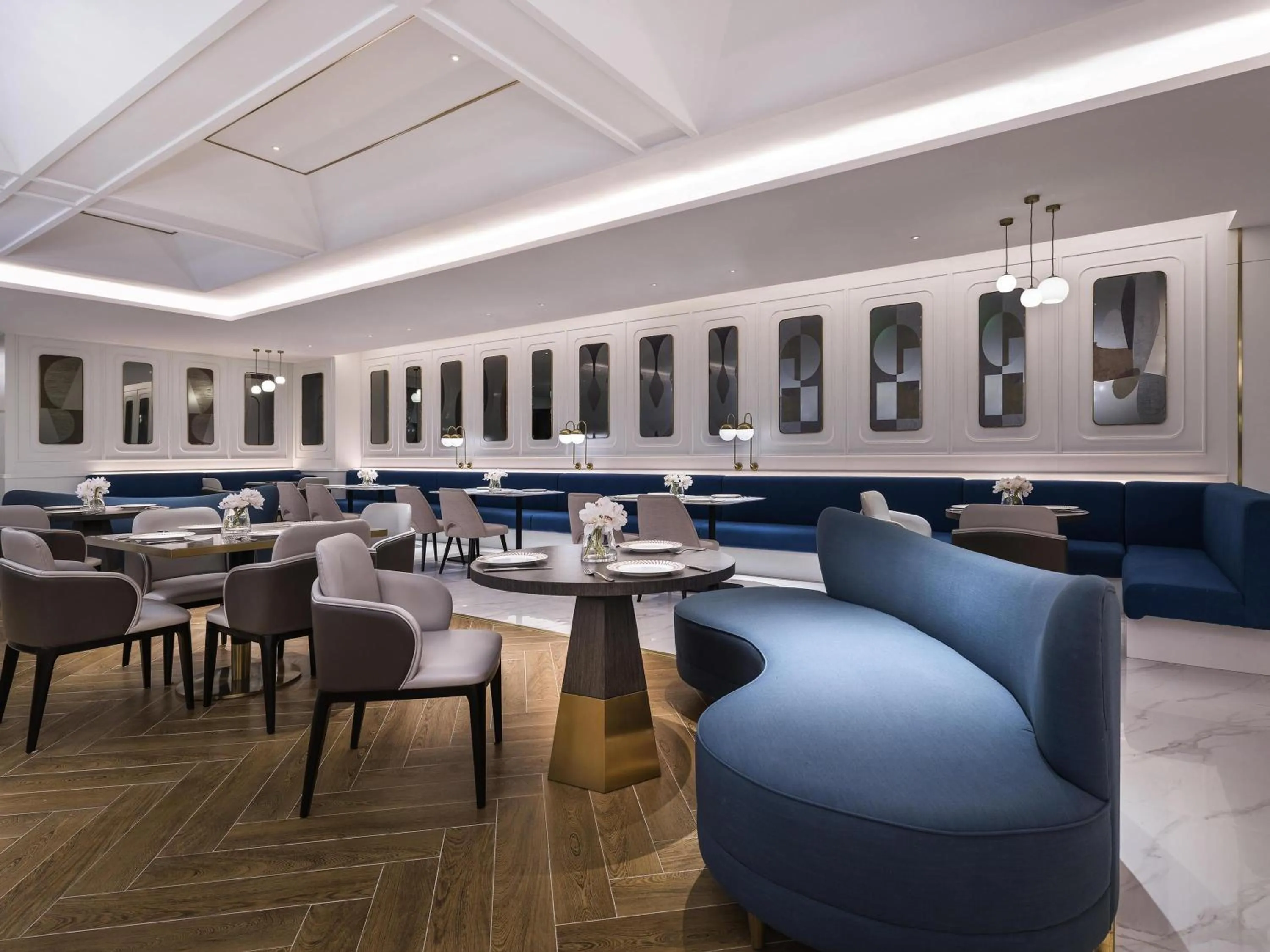 Breakfast in Mercure Shanghai Yu Garden On the Bund - 5 mins taxi to Nanjing Road and Bund