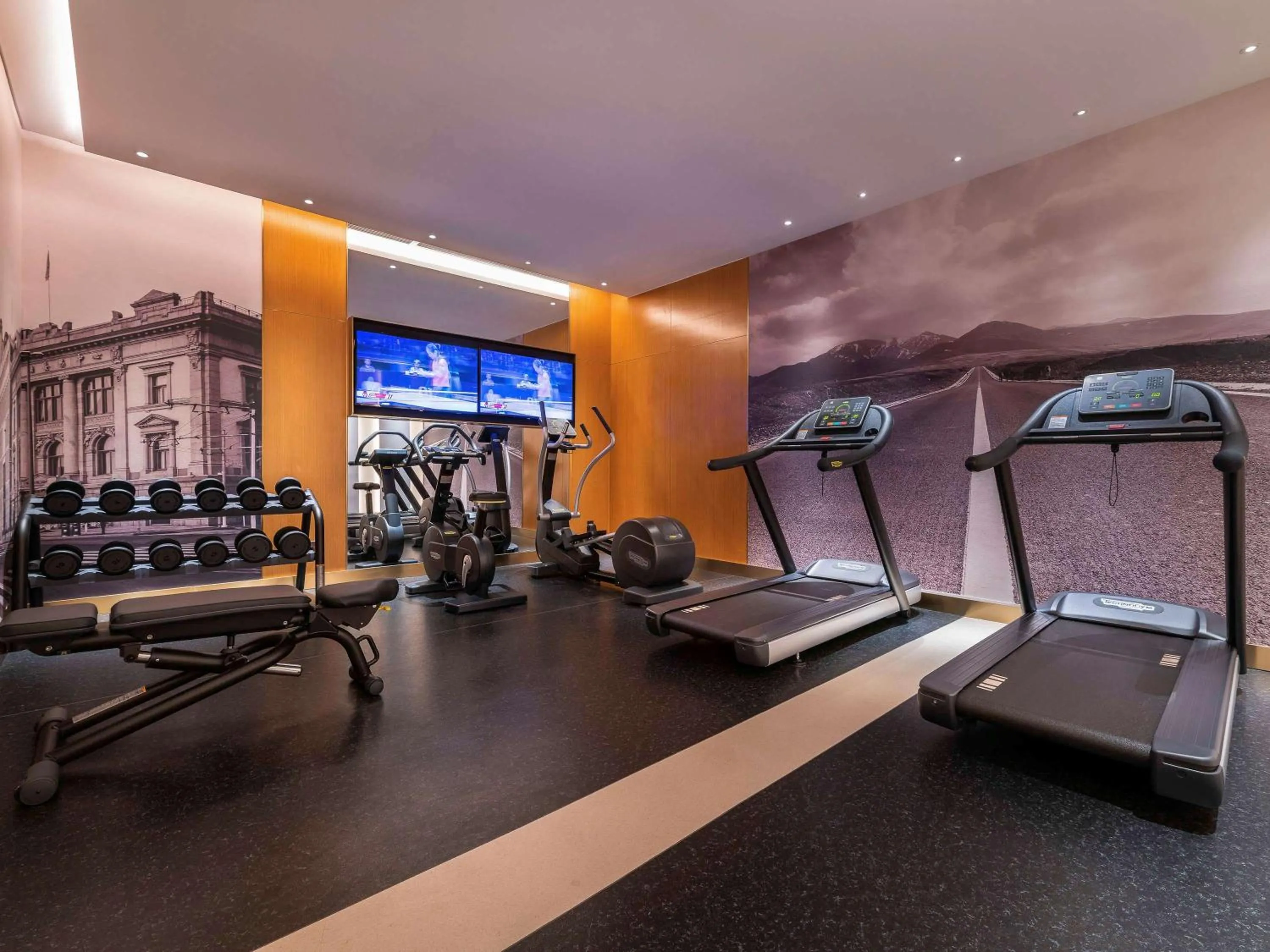 On site in Mercure Shanghai Yu Garden On the Bund - 5 mins taxi to Nanjing Road and Bund