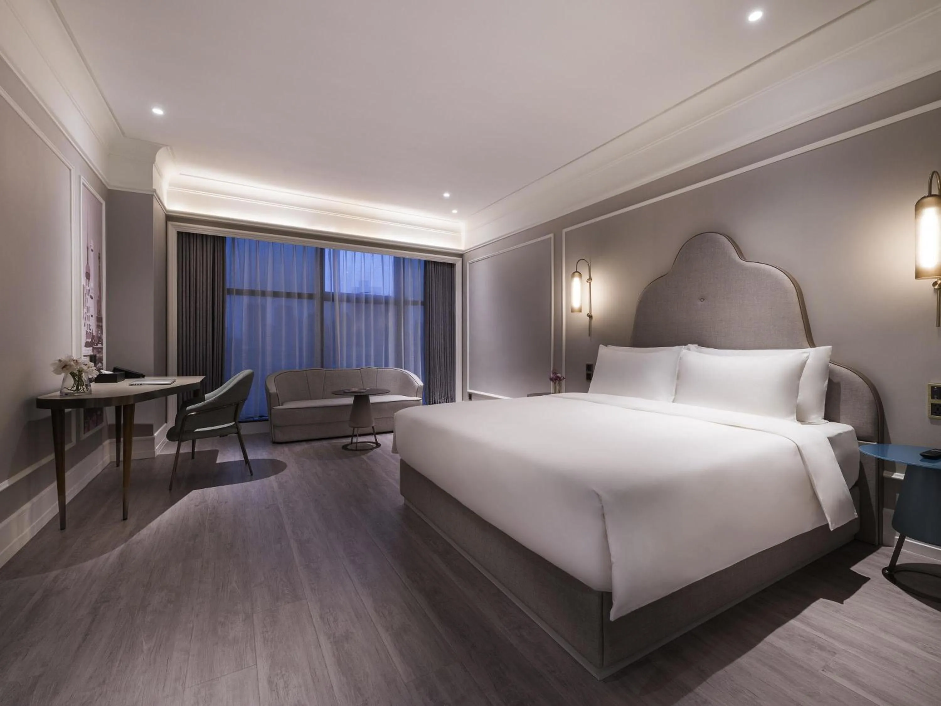 Bedroom, Bed in Mercure Shanghai Yu Garden On the Bund - 5 mins taxi to Nanjing Road and Bund