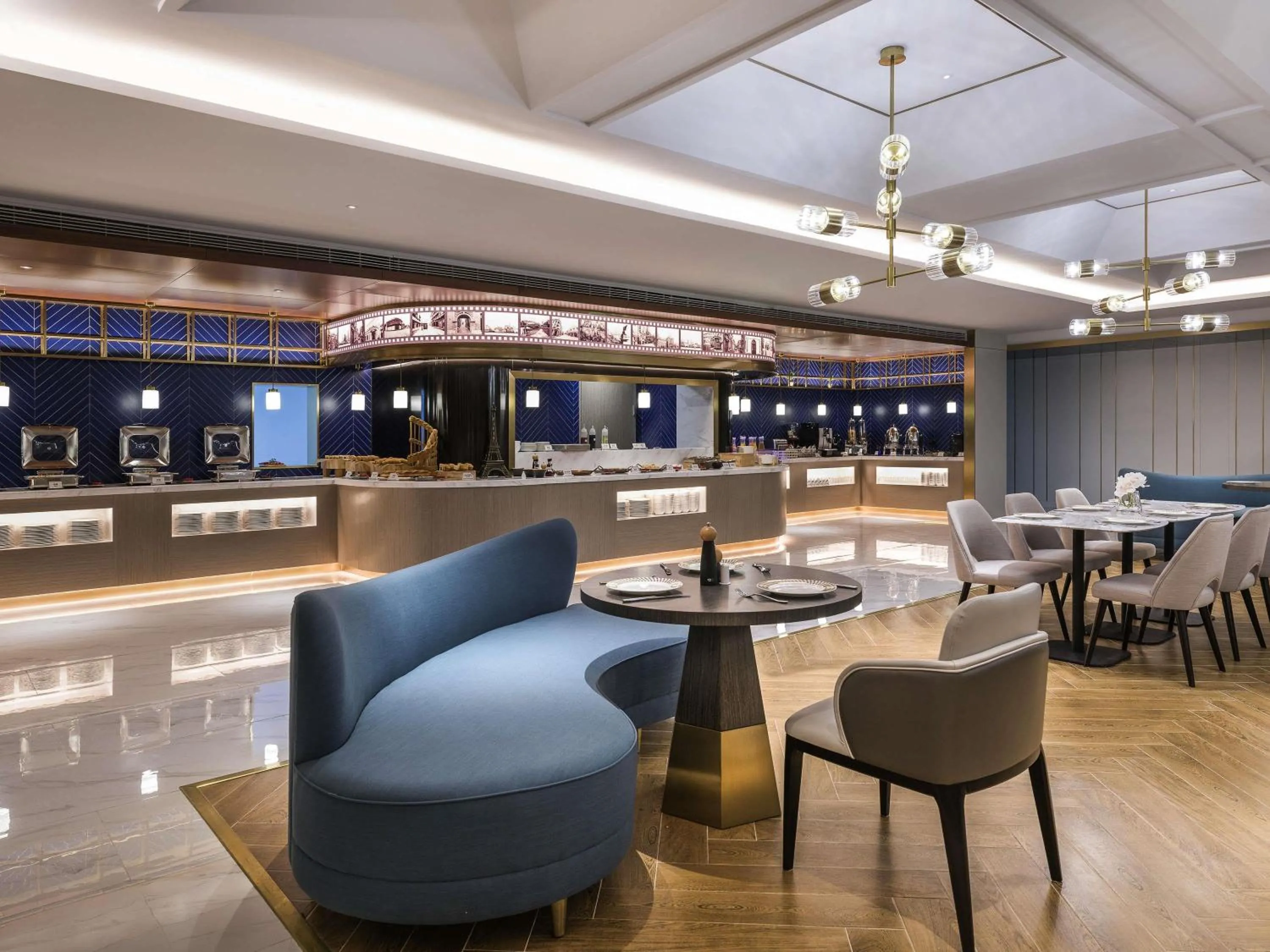 Restaurant/places to eat in Mercure Shanghai Yu Garden On the Bund - 5 mins taxi to Nanjing Road and Bund