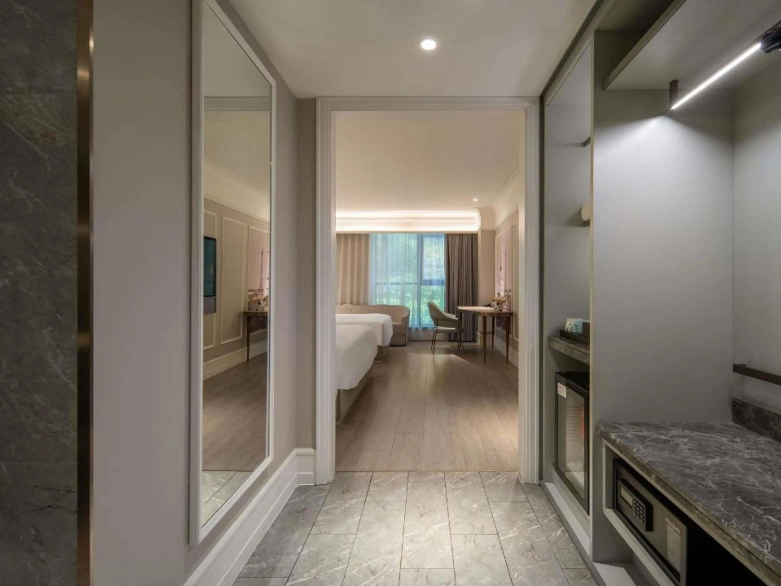 Bedroom, Bed in Mercure Shanghai Yu Garden On the Bund - 5 mins taxi to Nanjing Road and Bund