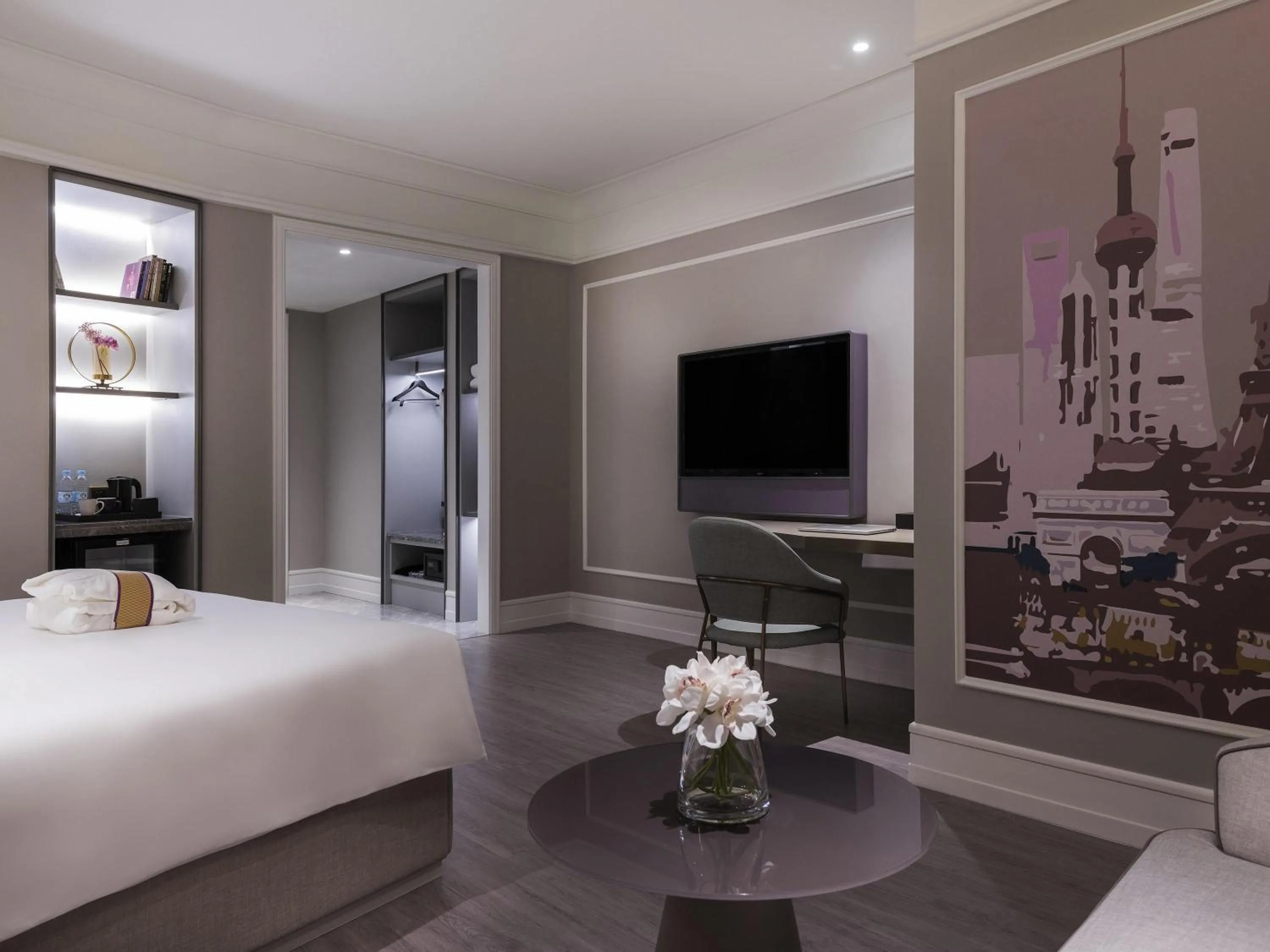 Bedroom, Bed in Mercure Shanghai Yu Garden On the Bund - 5 mins taxi to Nanjing Road and Bund