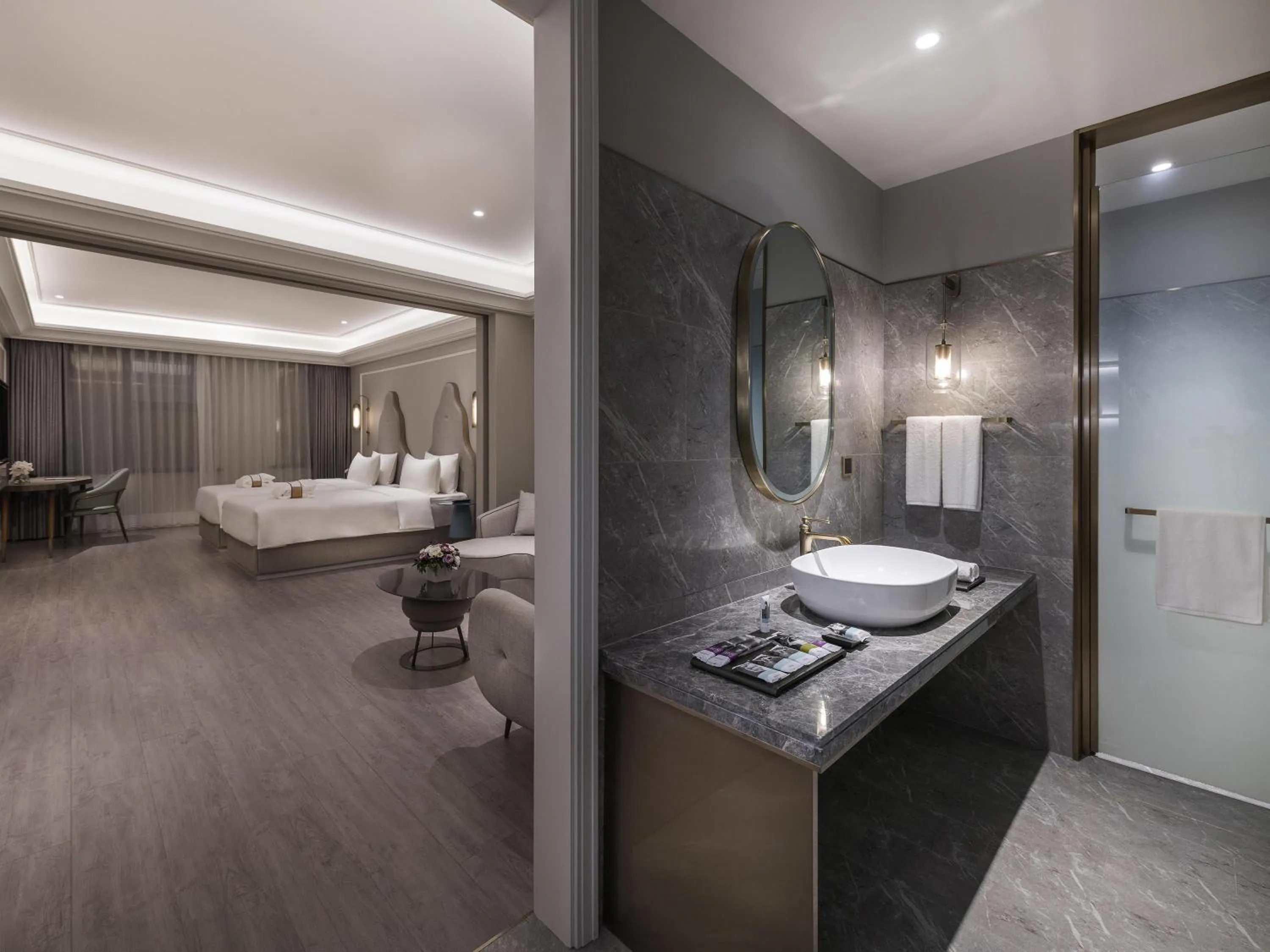 Bedroom in Mercure Shanghai Yu Garden On the Bund - 5 mins taxi to Nanjing Road and Bund