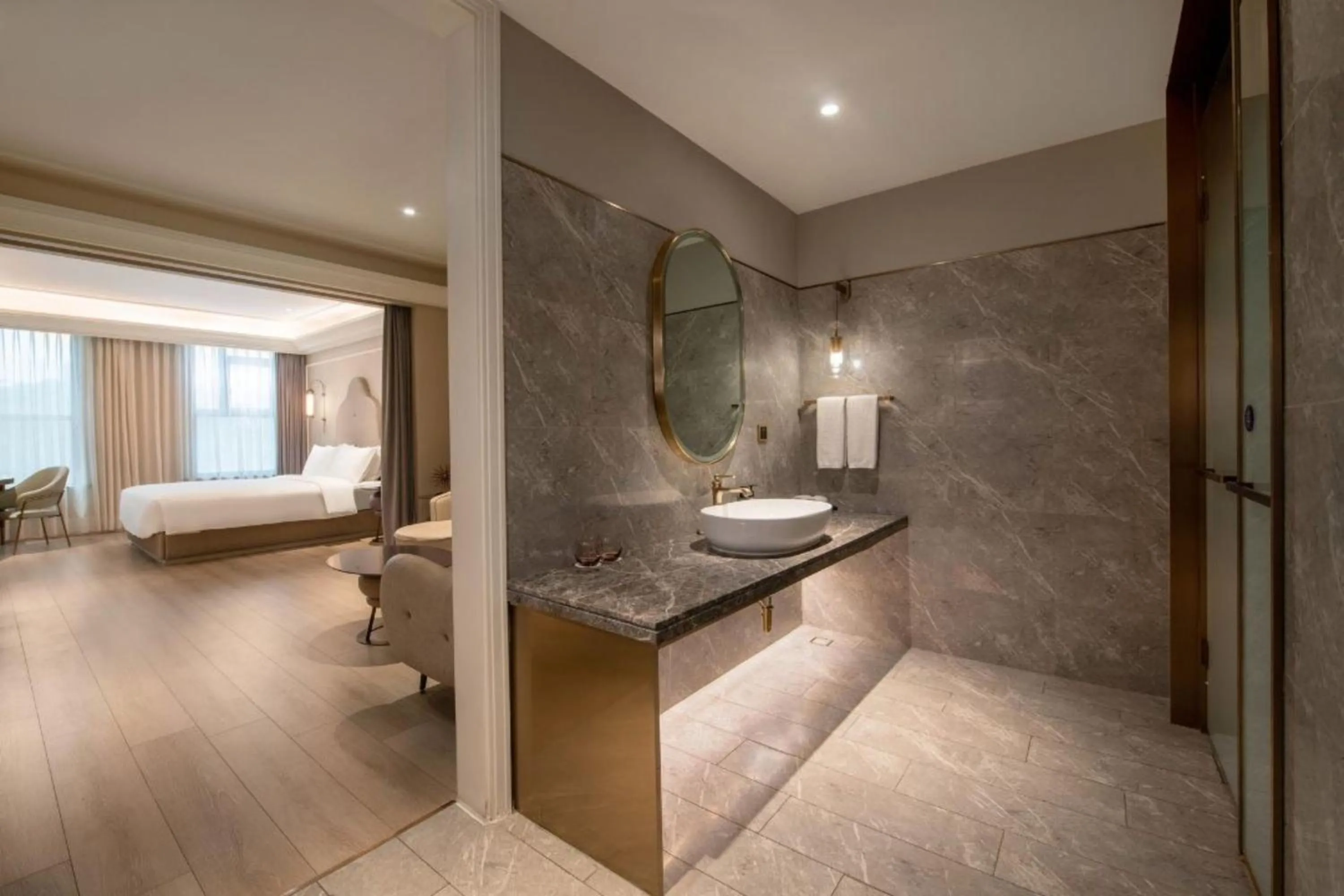 Bed in Mercure Shanghai Yu Garden On the Bund - 5 mins taxi to Nanjing Road and Bund