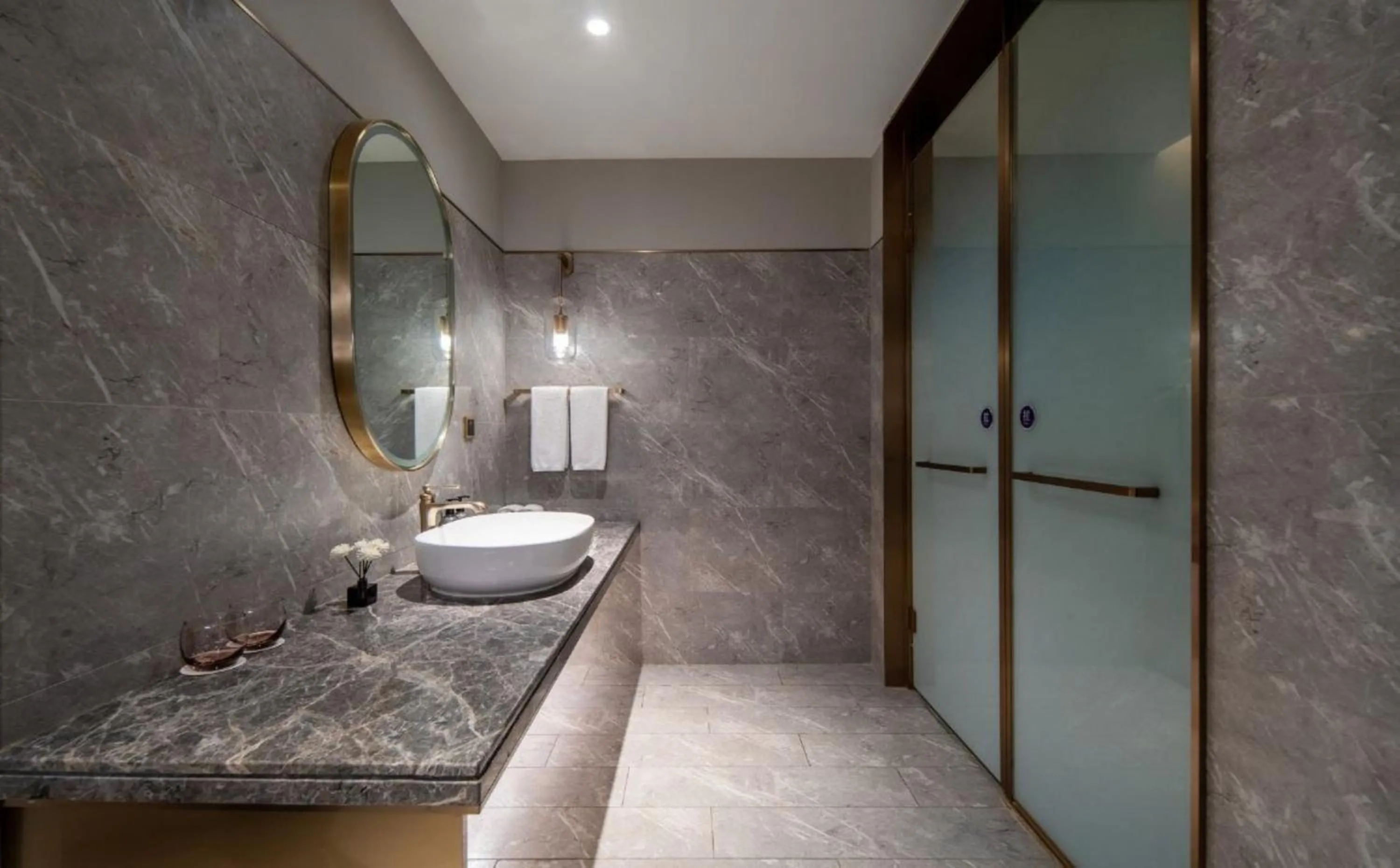 Mercure Shanghai Yu Garden On the Bund - 5 mins taxi to Nanjing Road and Bund