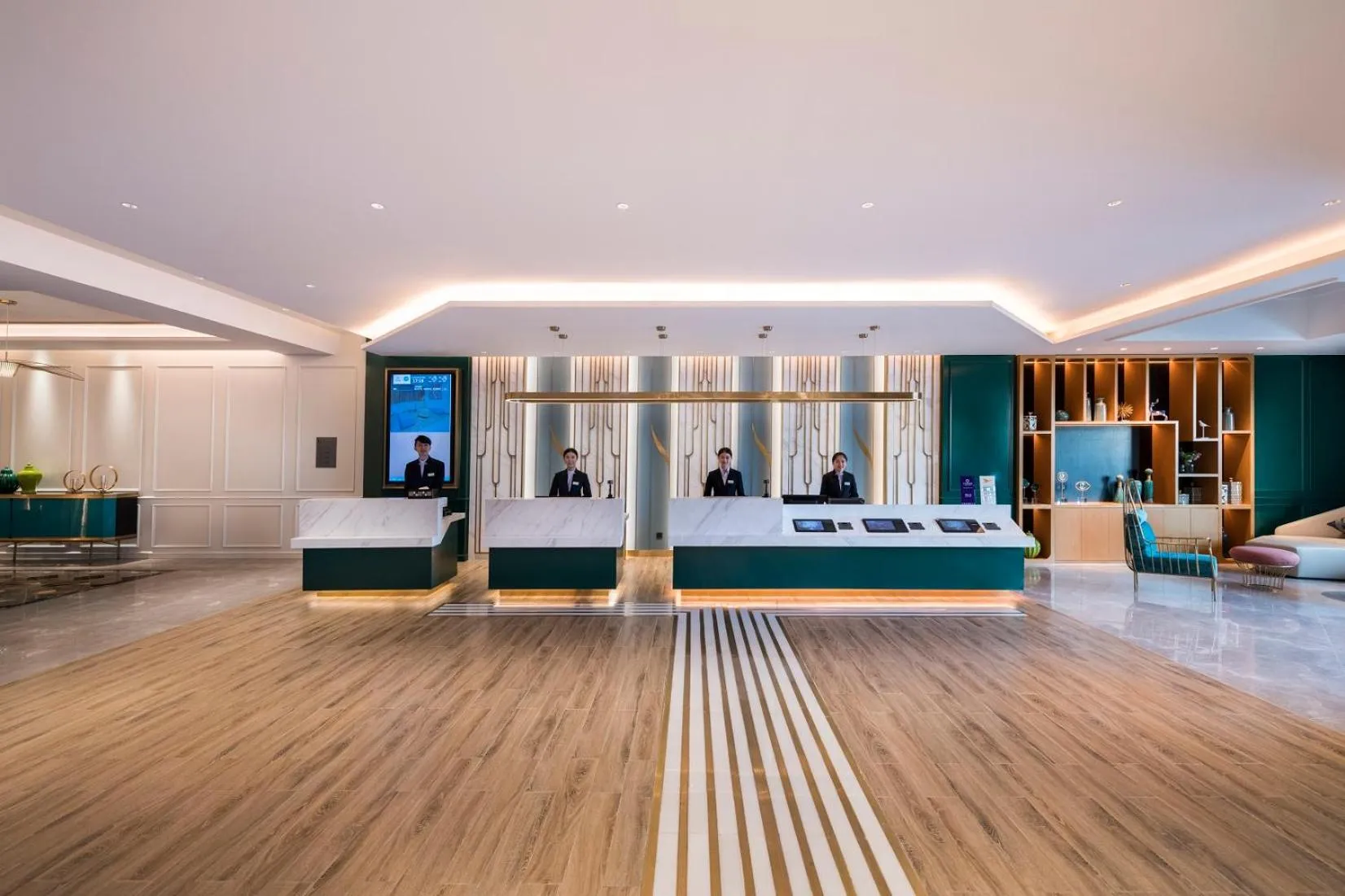 Lobby or reception in Mercure Shanghai Yu Garden On the Bund - 5 mins taxi to Nanjing Road and Bund