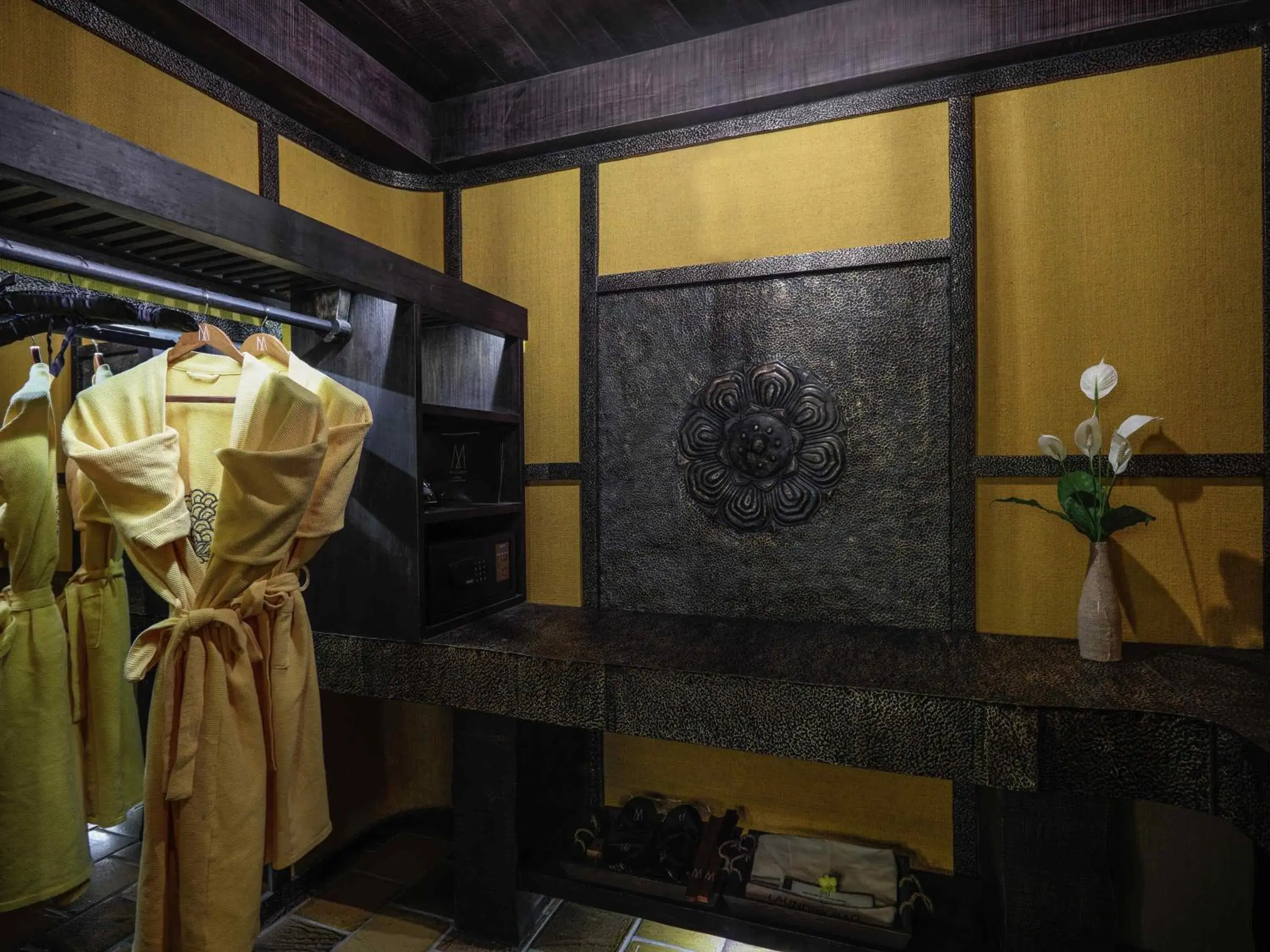 Junior Suite with Two Single Beds and Mountain View in Legacy Yen Tu - MGallery Junior Suite with Two Single Beds and Mountain View in Legacy Yen Tu - MGallery