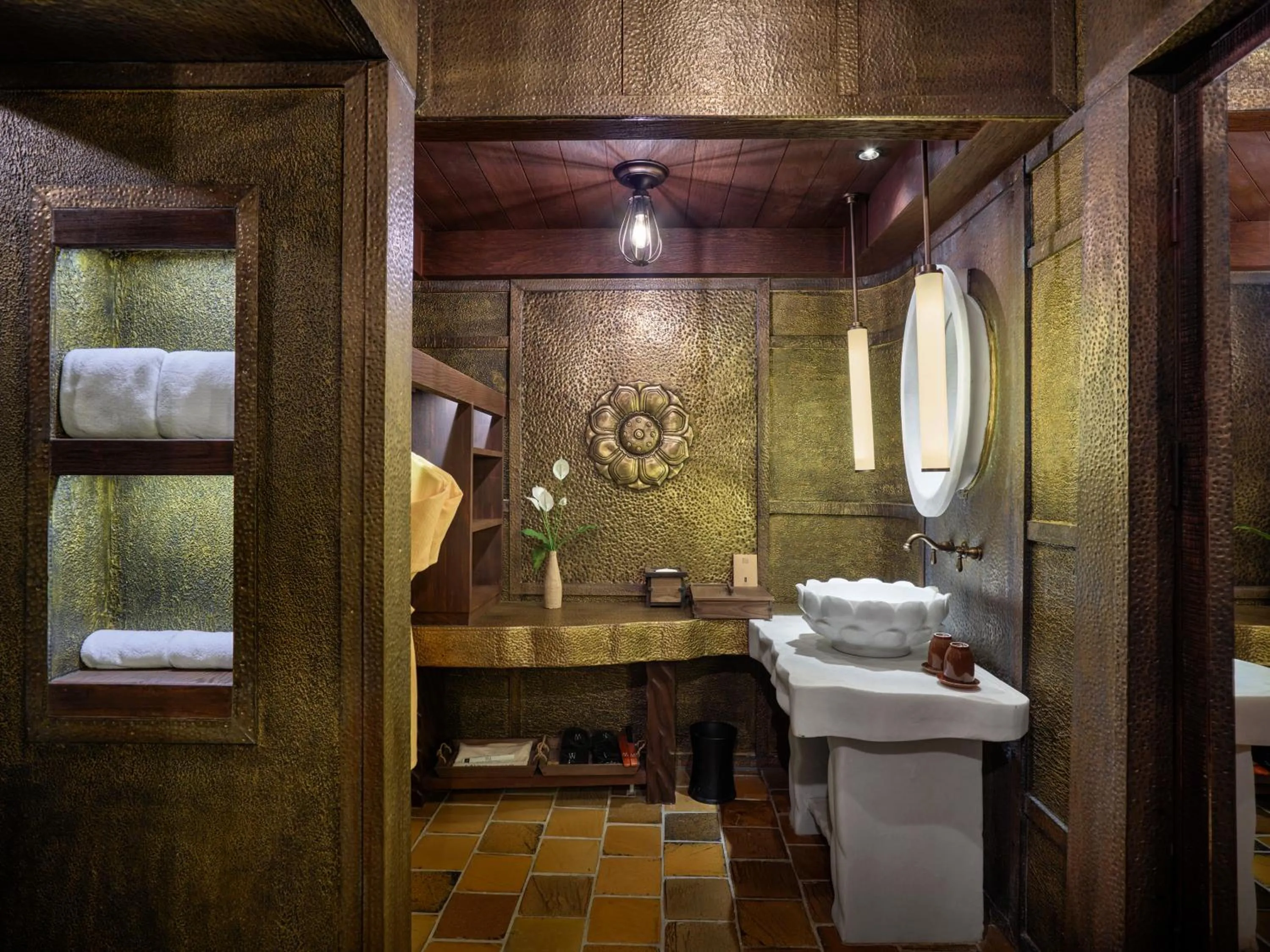 Shower in Legacy Yen Tu - MGallery