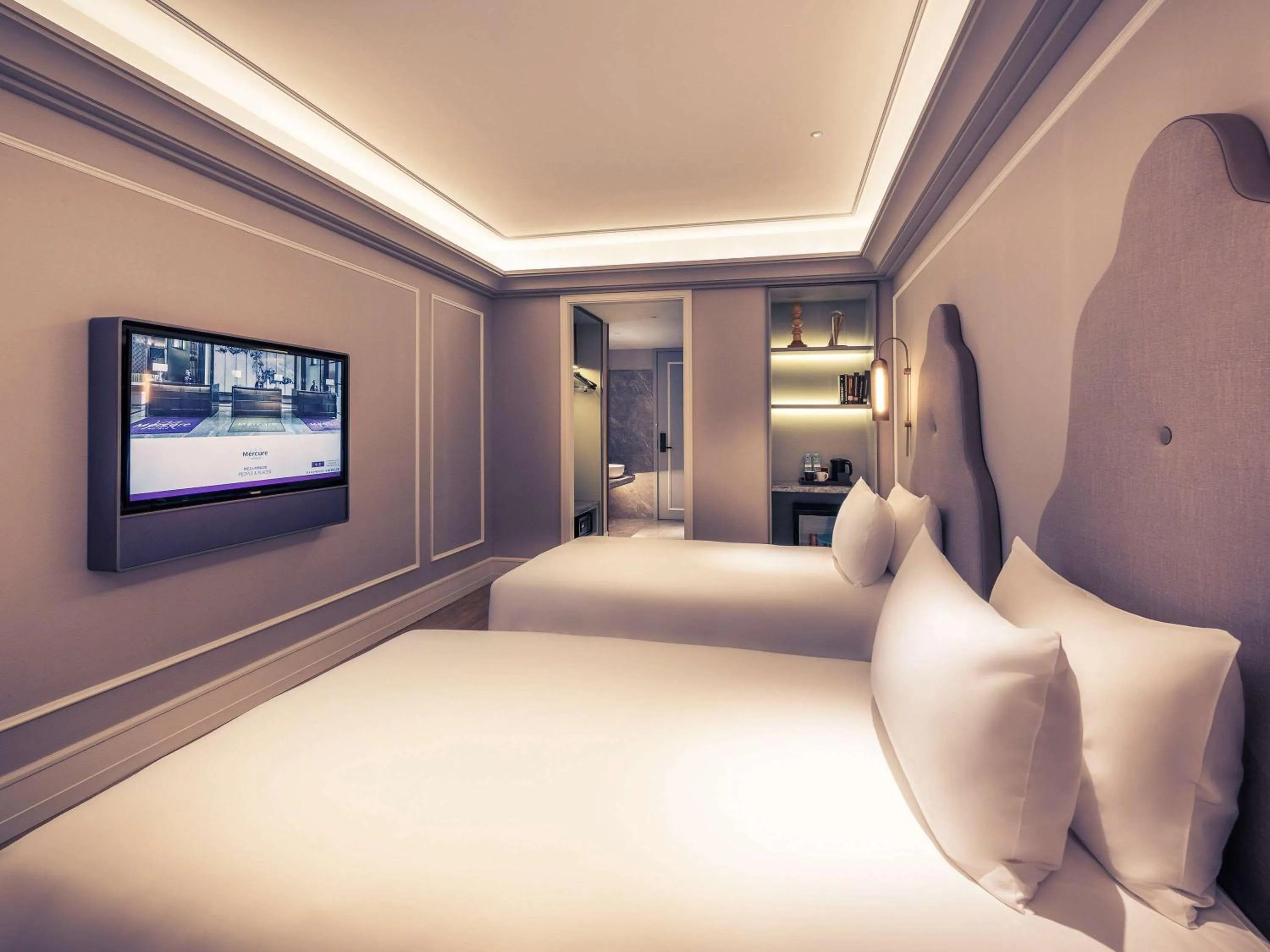 Photo of the whole room, TV/Entertainment Center in Mercure Suzhou Jinji Lake