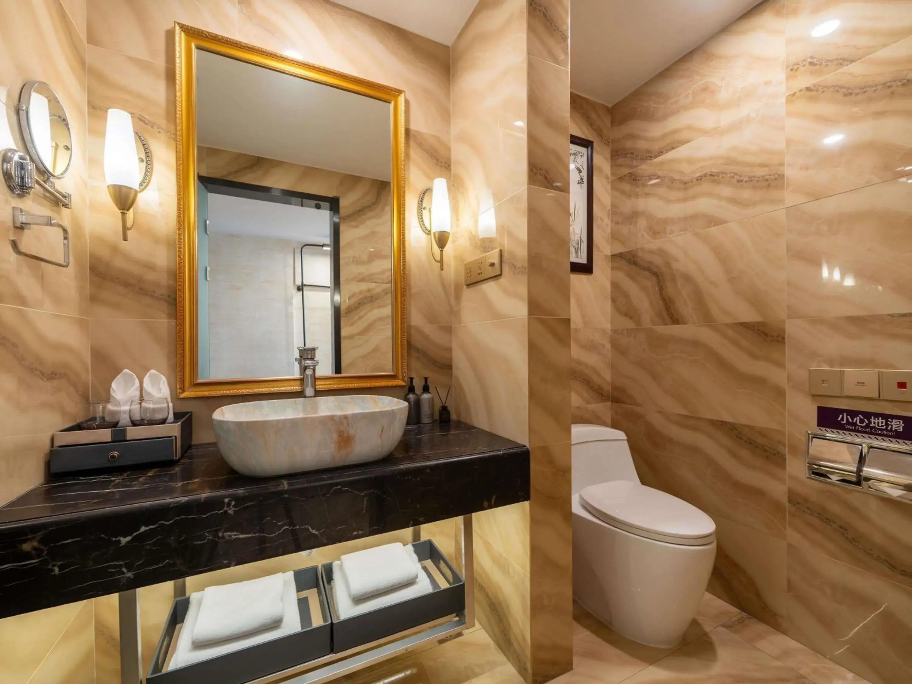 Bedroom in Mercure Chongqing Downtown Bedroom in Mercure Chongqing Downtown