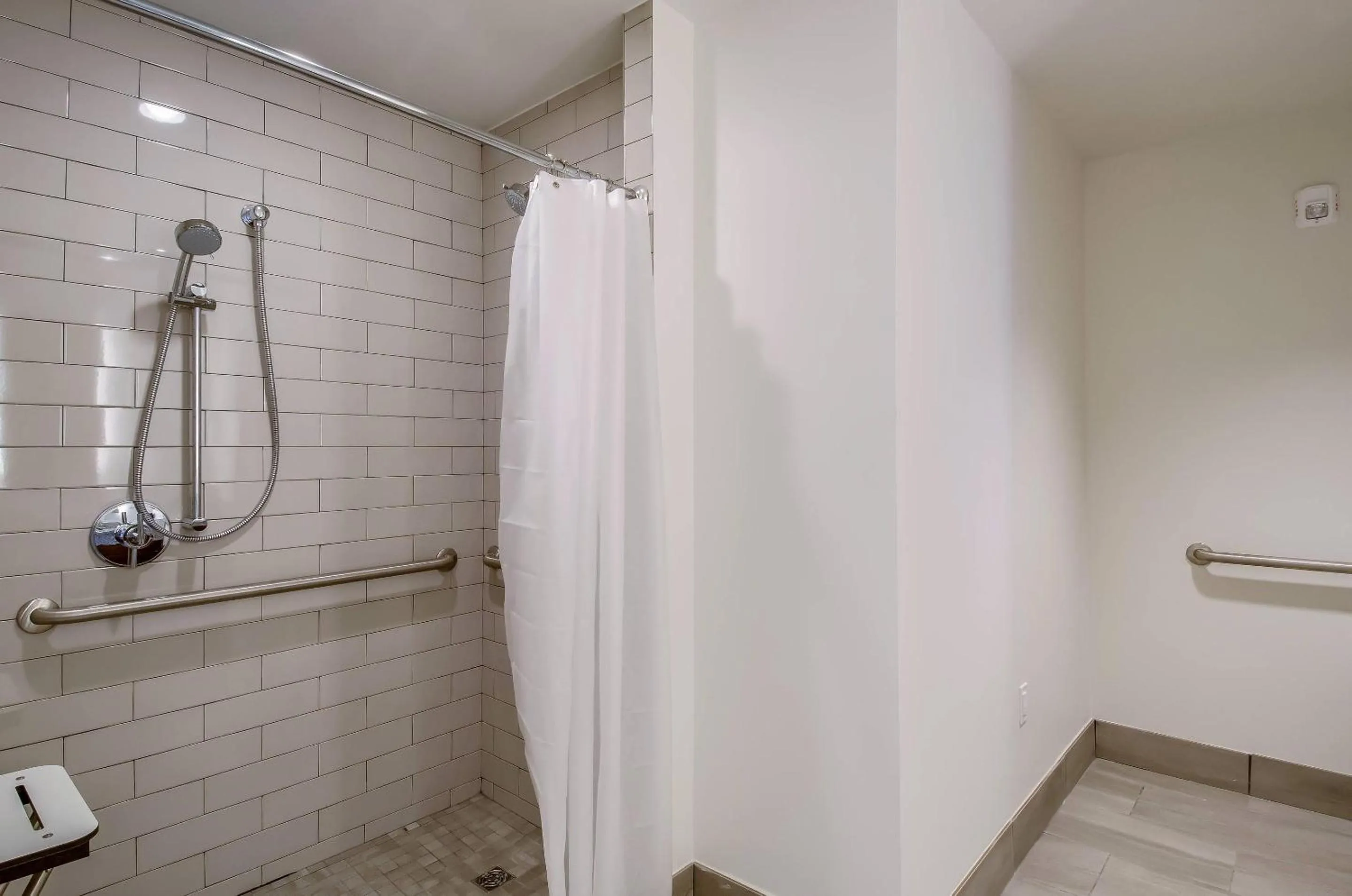 Bedroom in New Bedford Harbor Hotel, an Ascend Collection Hotel