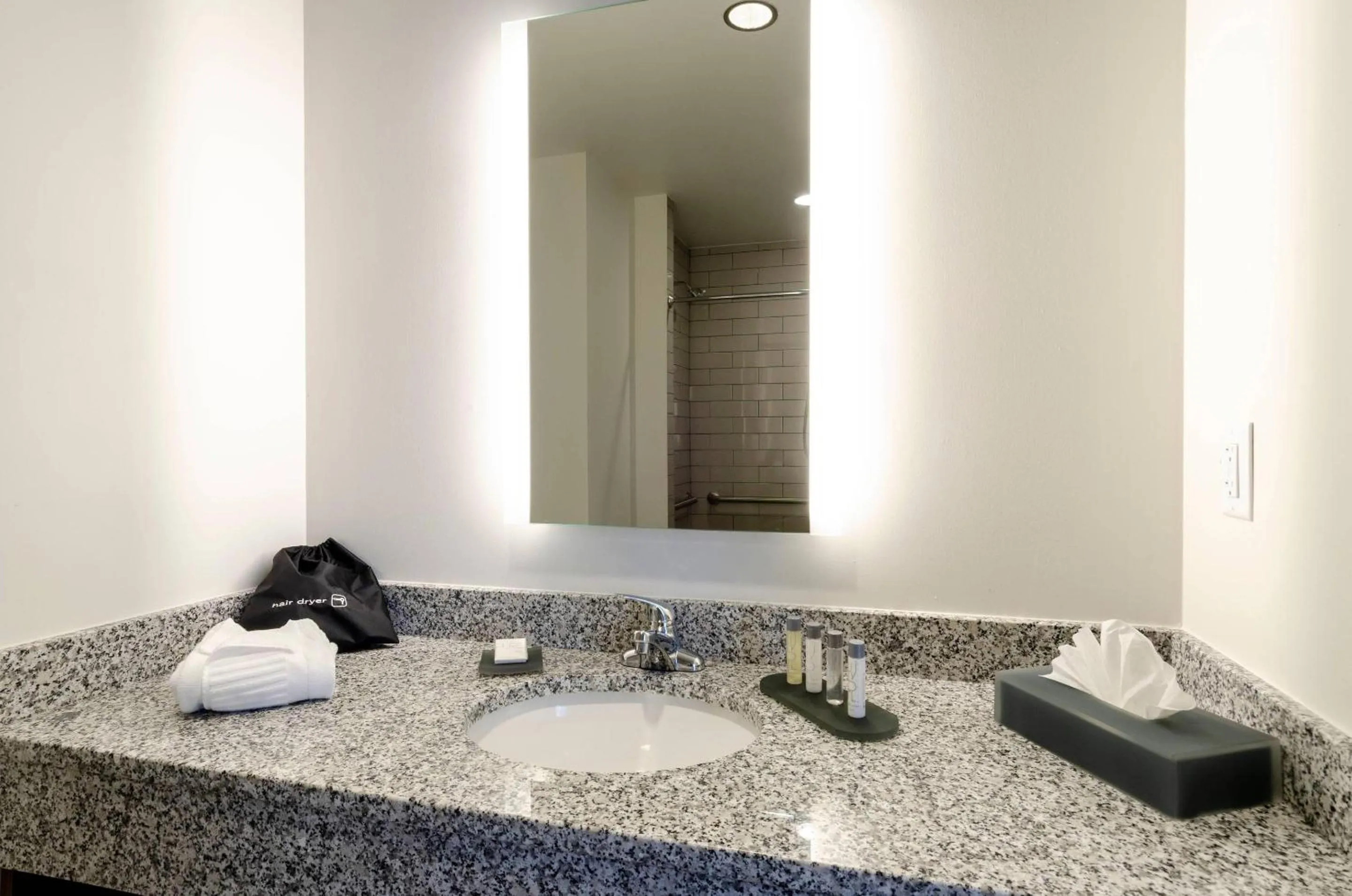 Bedroom in New Bedford Harbor Hotel, an Ascend Collection Hotel