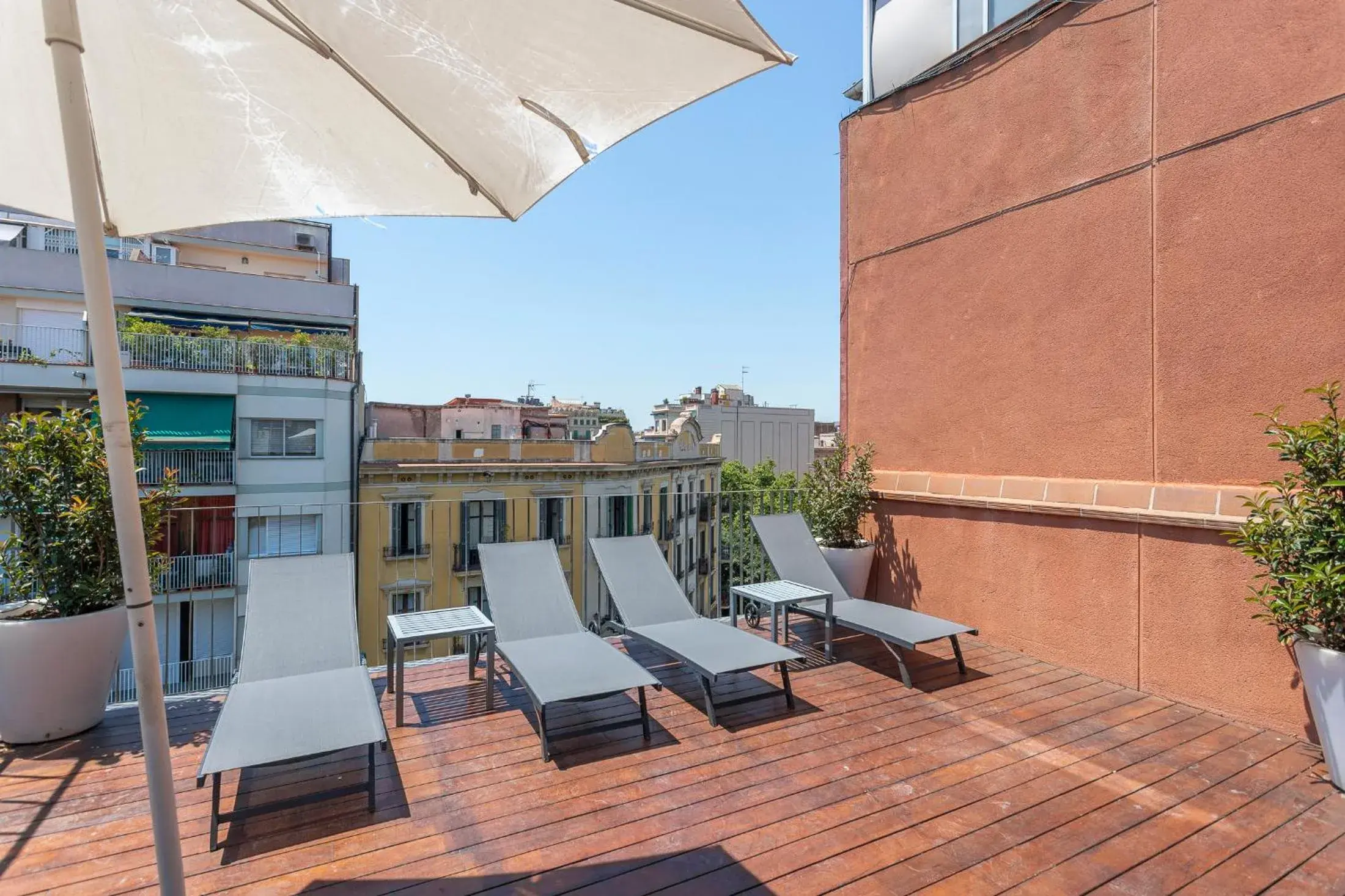 Three-Bedroom Apartment in My Space Barcelona Pool City Center Three-Bedroom Apartment in My Space Barcelona Pool City Center