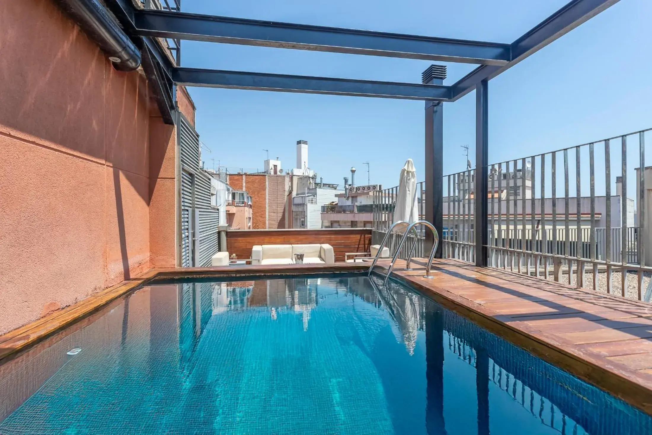 Three-Bedroom Apartment in My Space Barcelona Pool City Center Three-Bedroom Apartment in My Space Barcelona Pool City Center