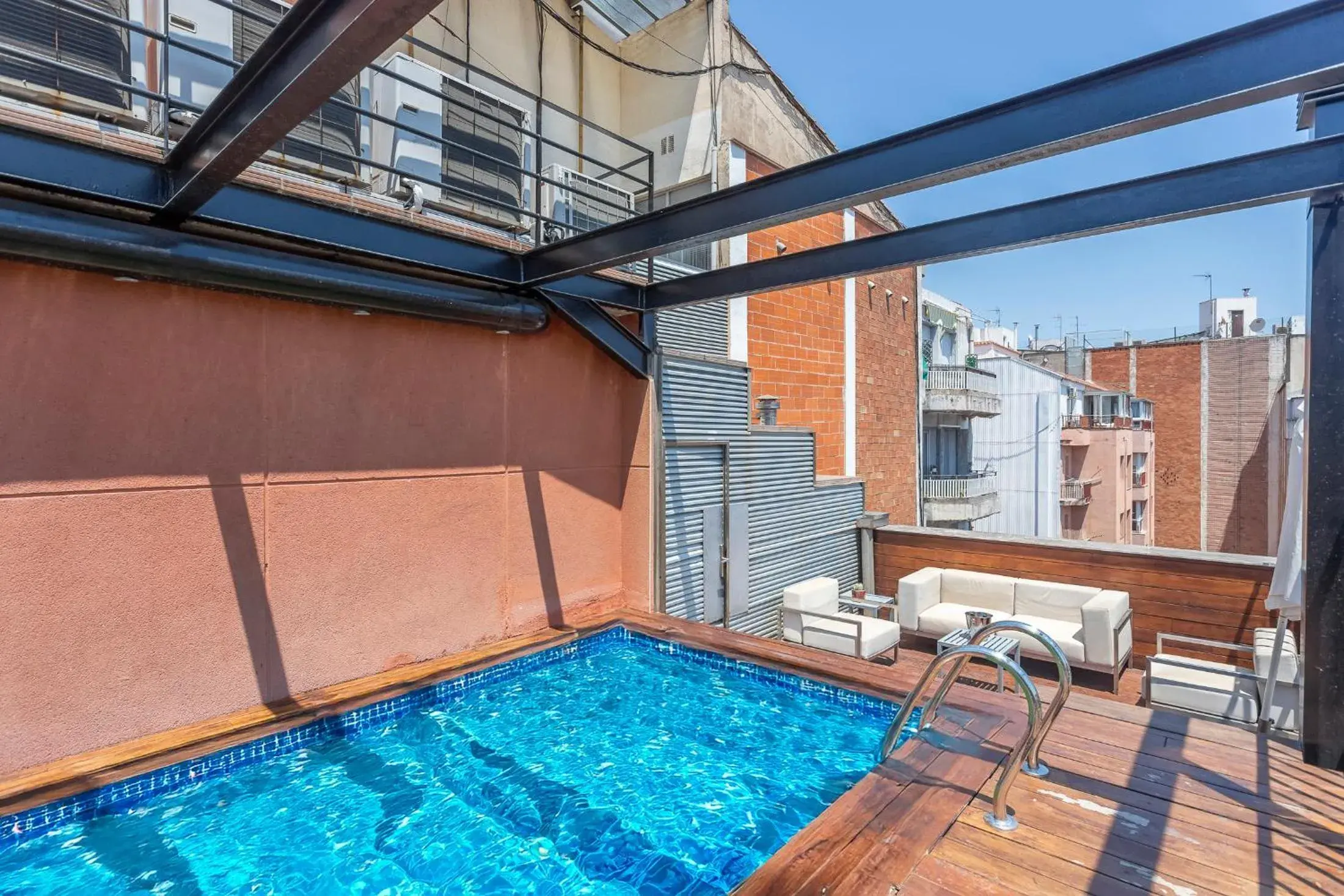 Three-Bedroom Apartment in My Space Barcelona Pool City Center Three-Bedroom Apartment in My Space Barcelona Pool City Center
