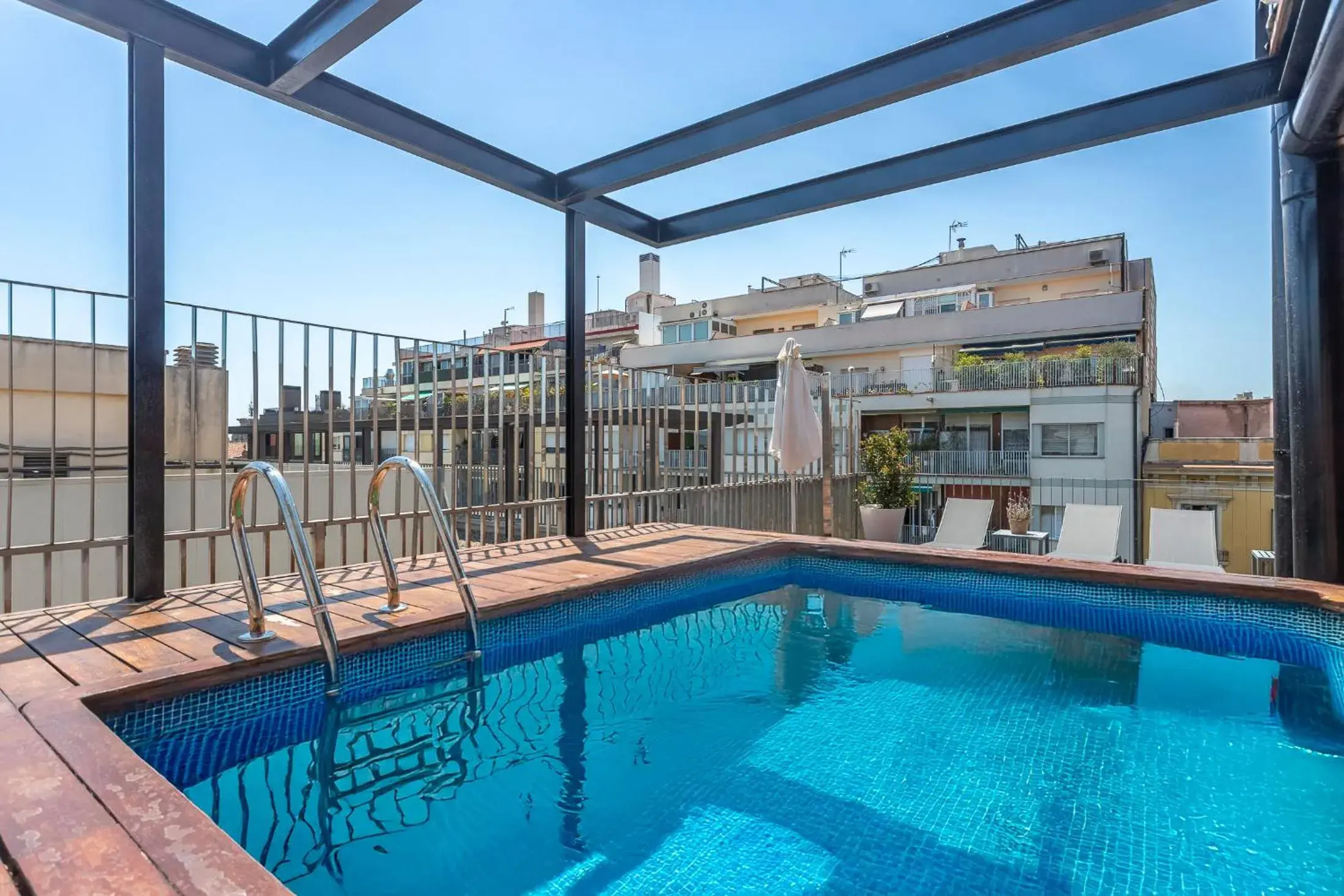Three-Bedroom Apartment in My Space Barcelona Pool City Center Three-Bedroom Apartment in My Space Barcelona Pool City Center