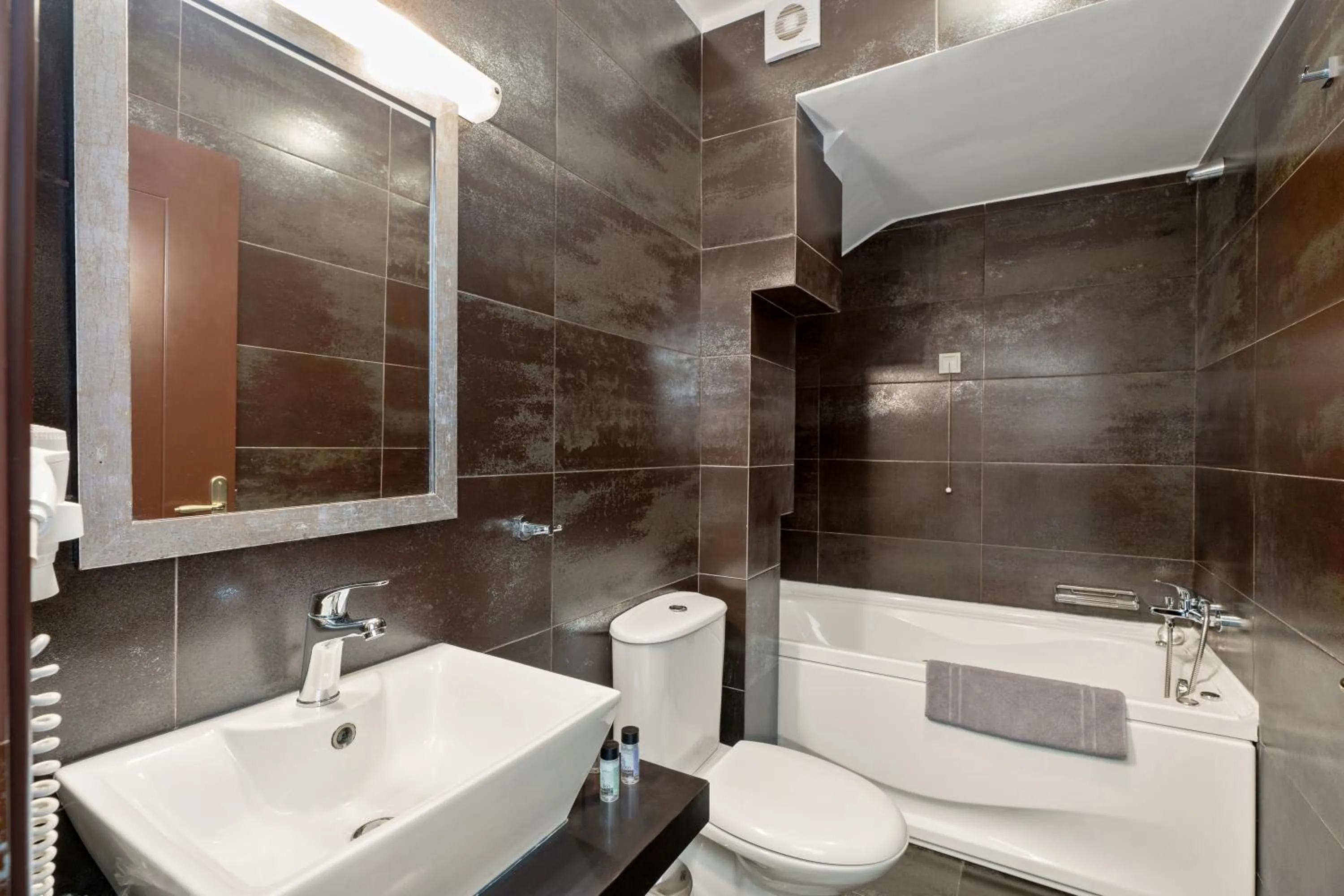 Toilet in Aerinon Guesthouse