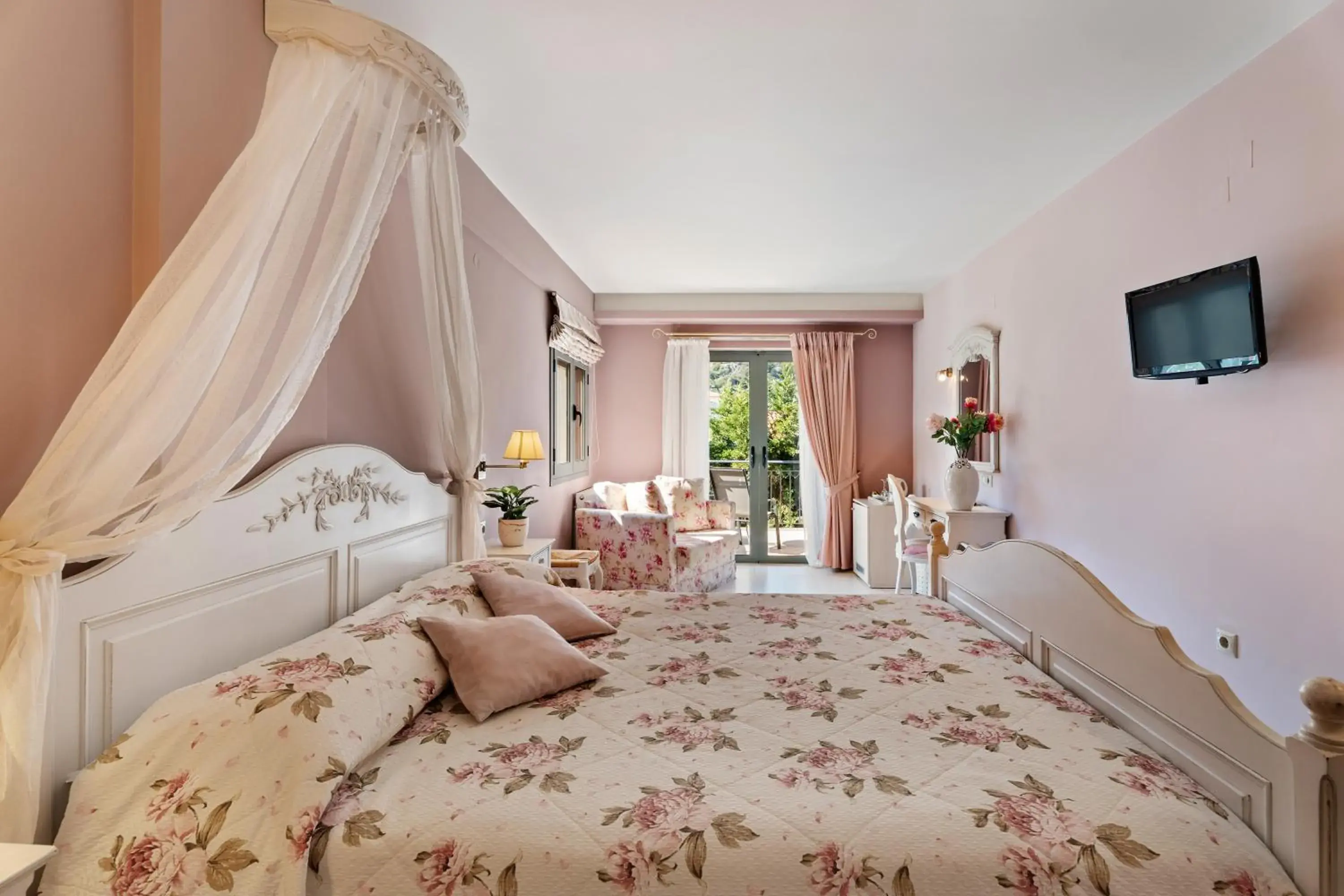 Deluxe Double Room with Castle View in Aerinon Guesthouse Deluxe Double Room with Castle View in Aerinon Guesthouse