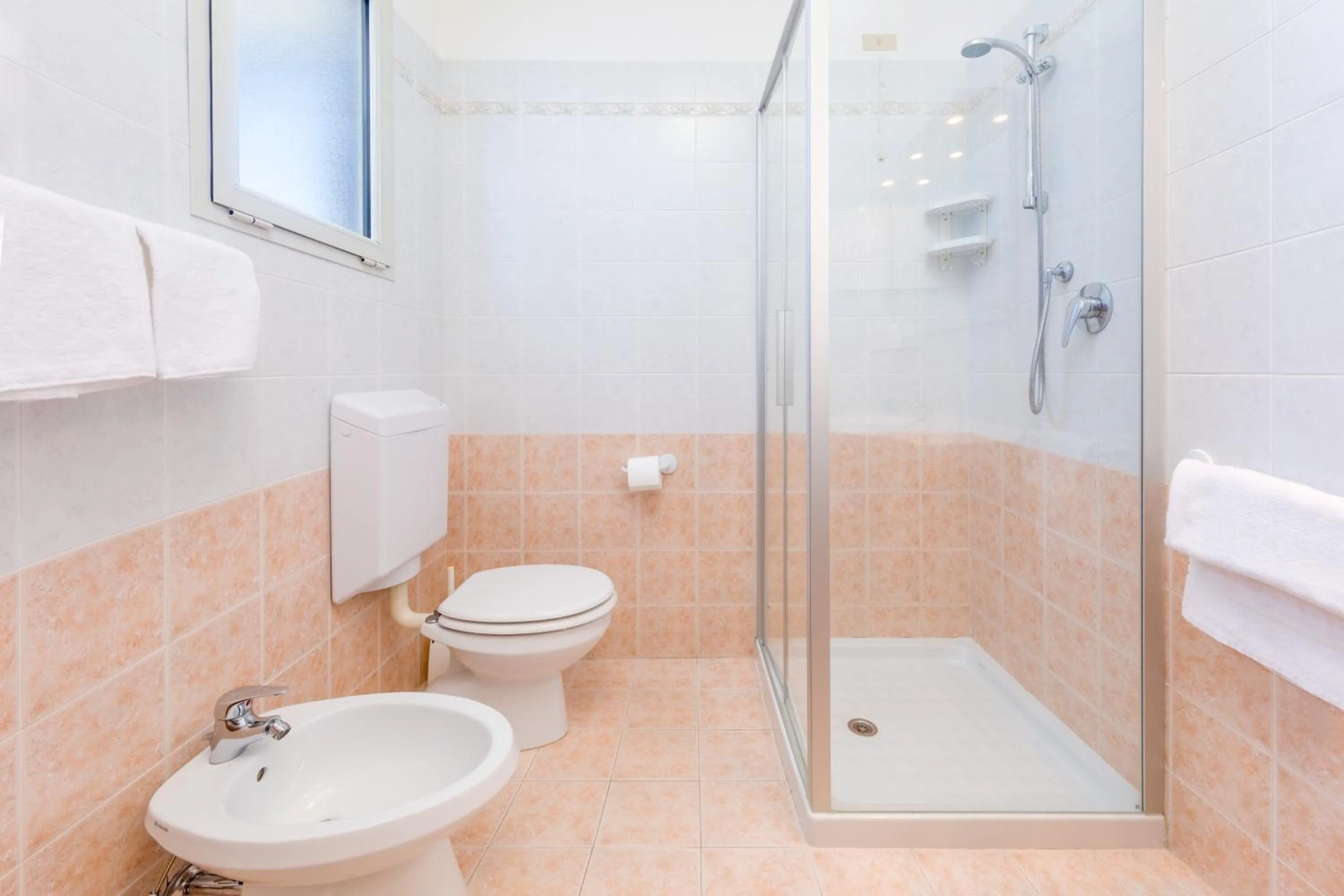Shower in Hotel Nettuno