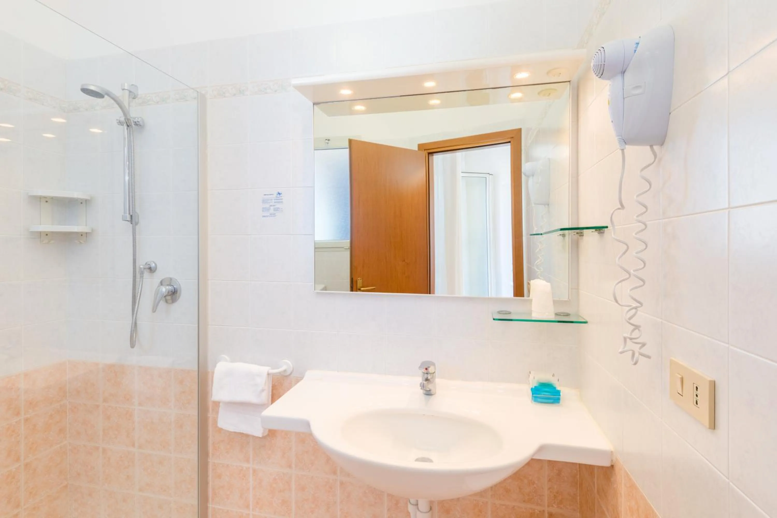 Shower in Hotel Nettuno