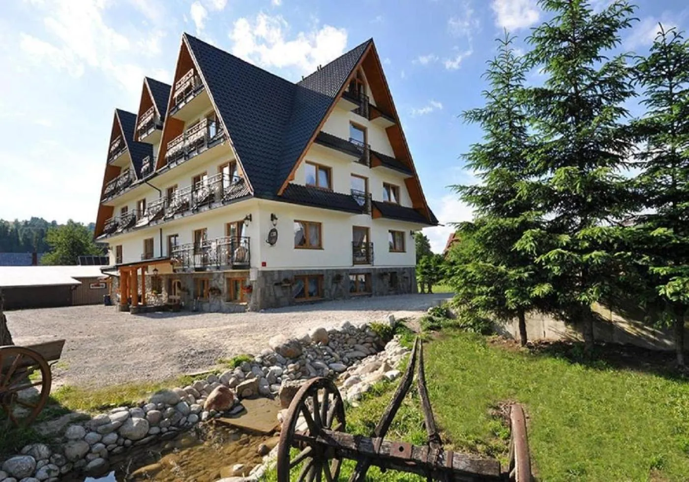 Property building in Willa Bystry Potok