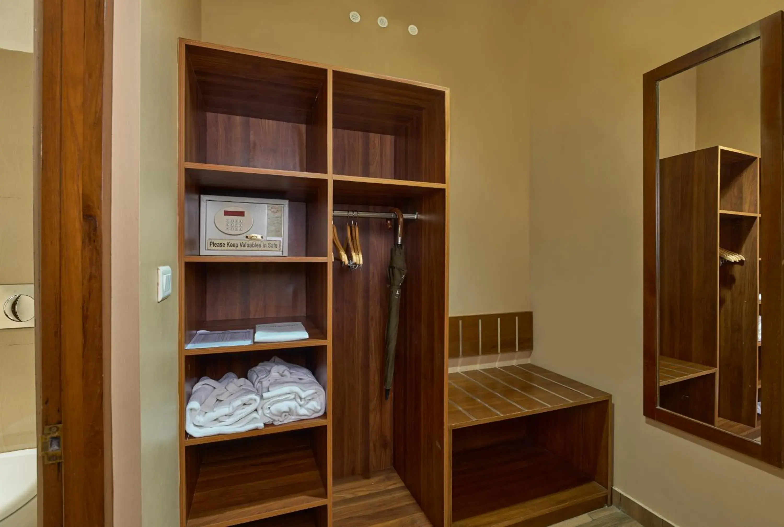 wardrobe, Bed in Cardamom County by Xandari wardrobe, Bed in Cardamom County by Xandari